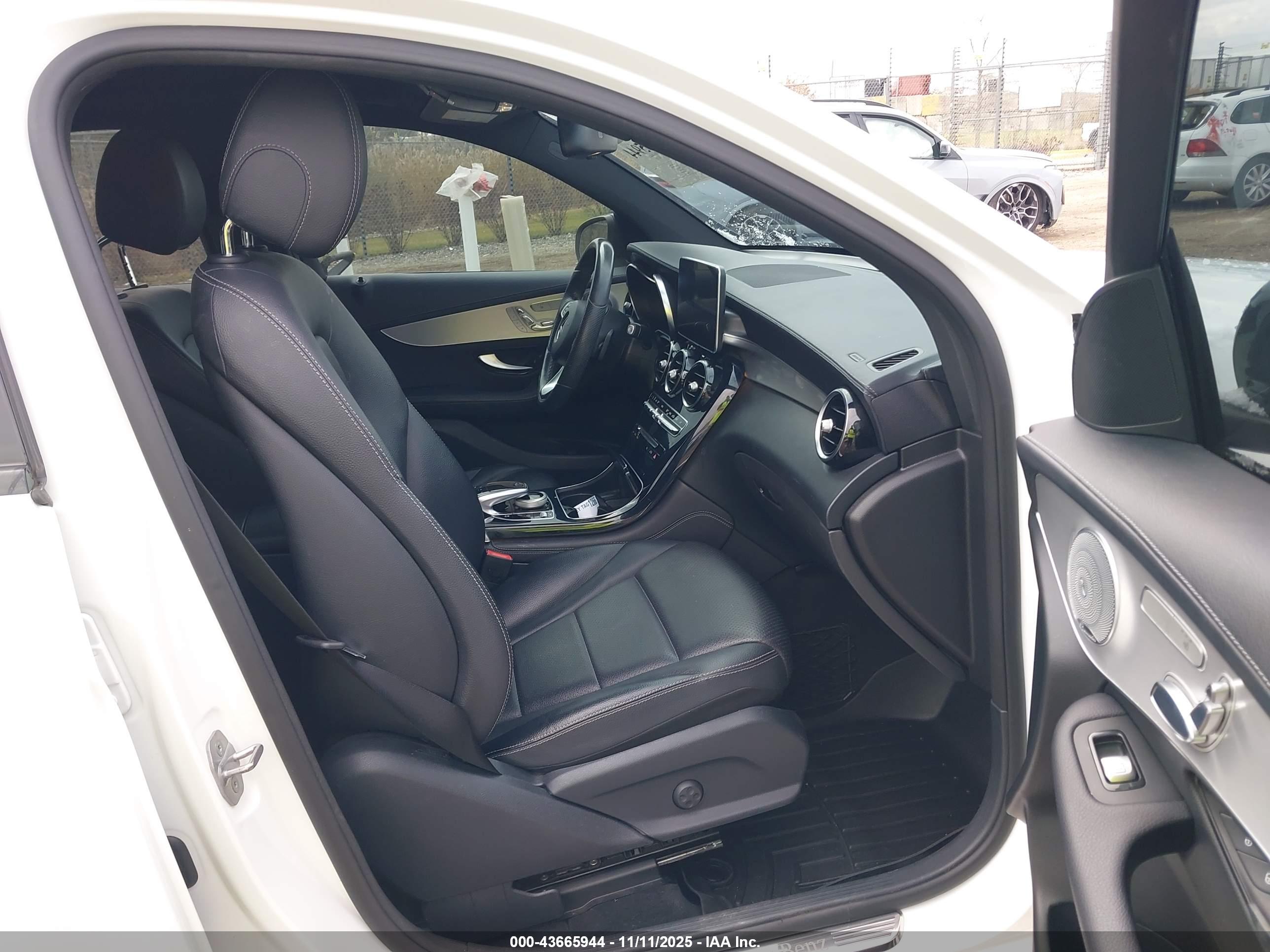 MERCEDES-BENZ GLC image 5