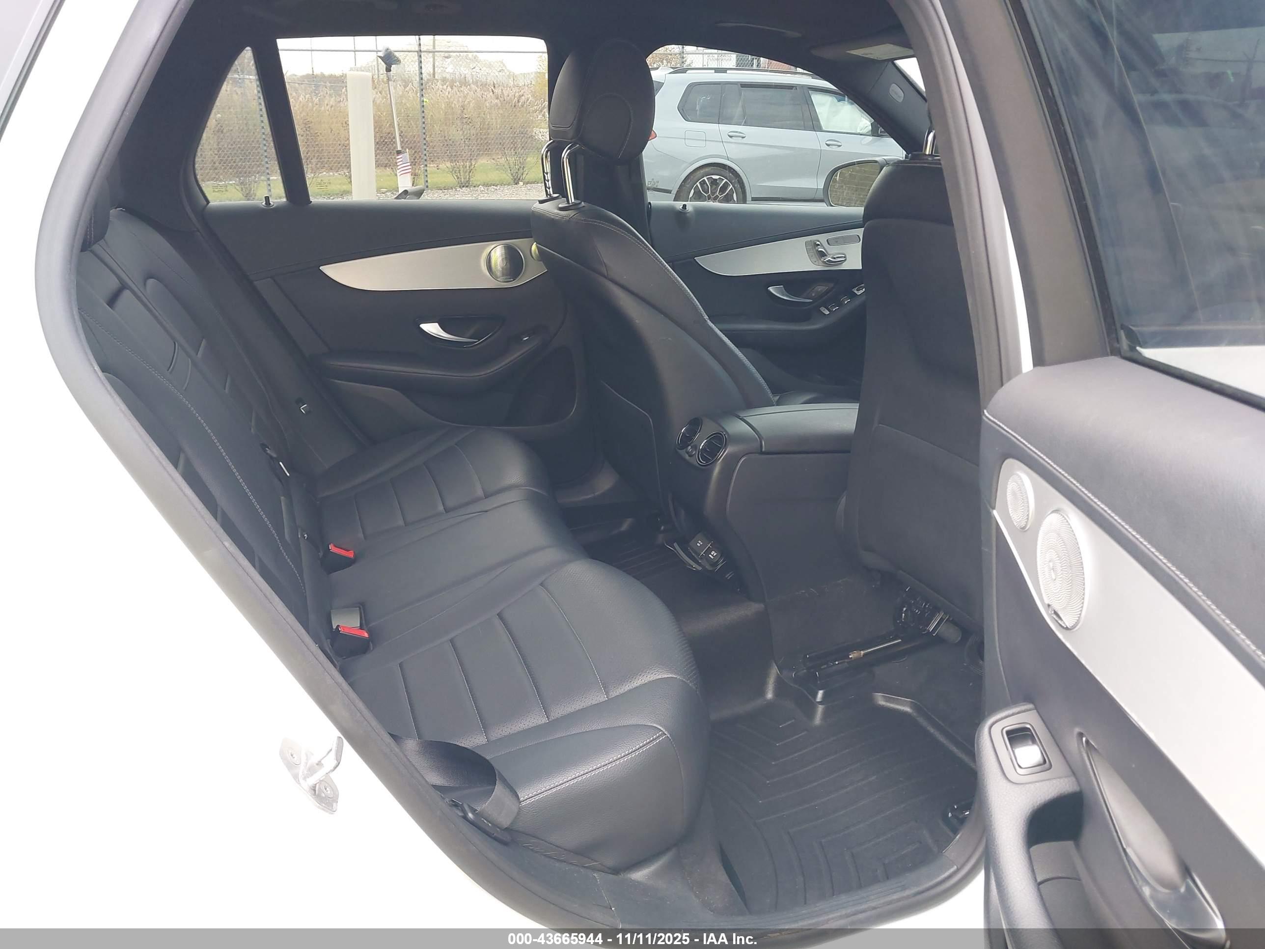 MERCEDES-BENZ GLC image 8