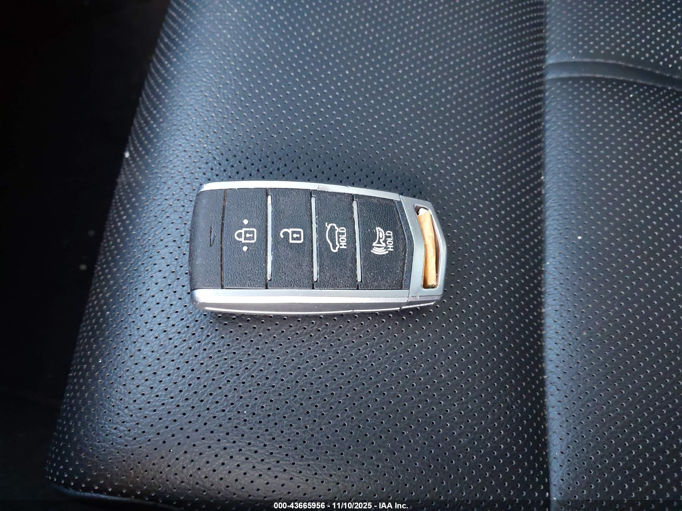 GENESIS G70 image 11