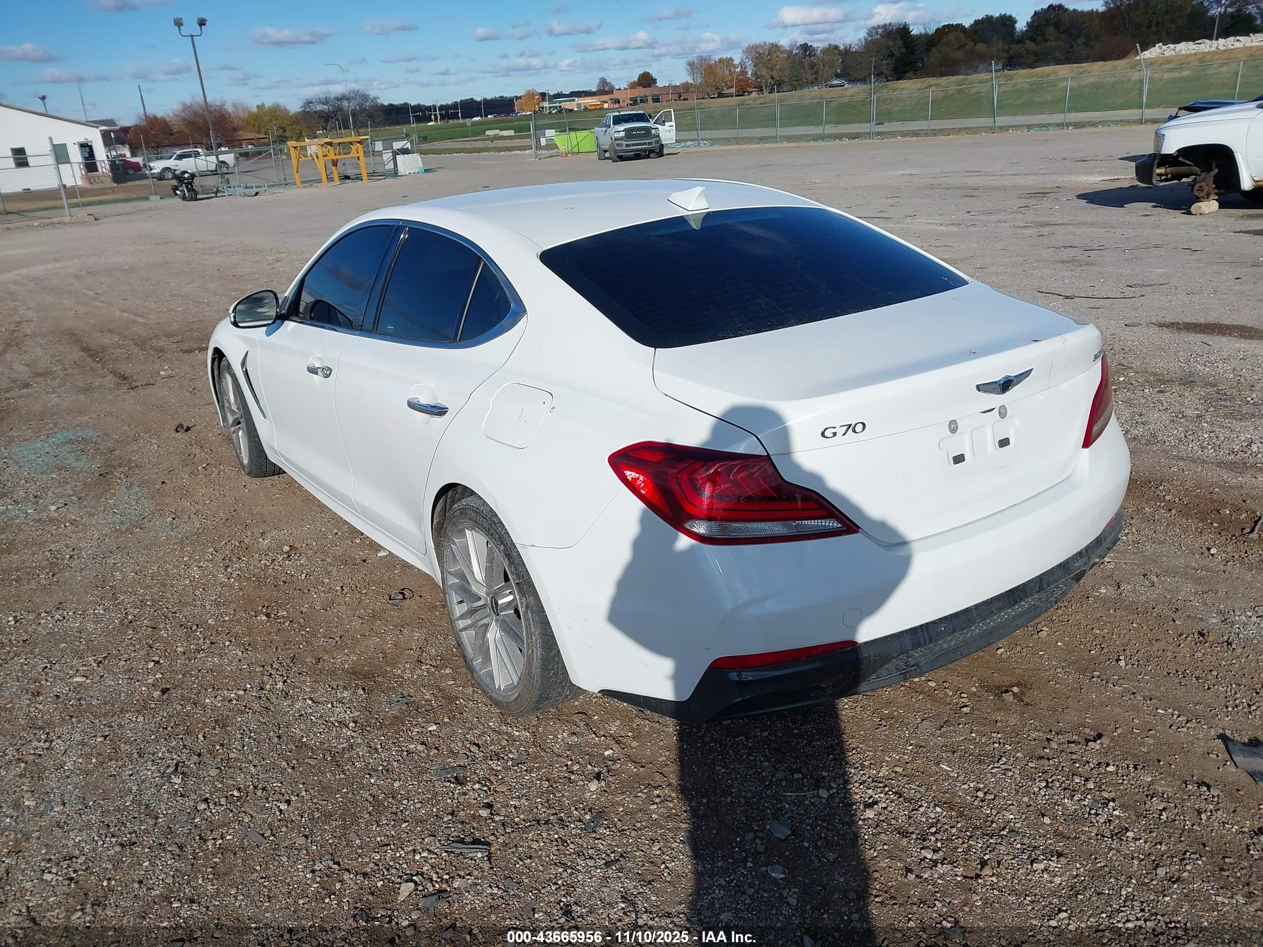 GENESIS G70 image 3