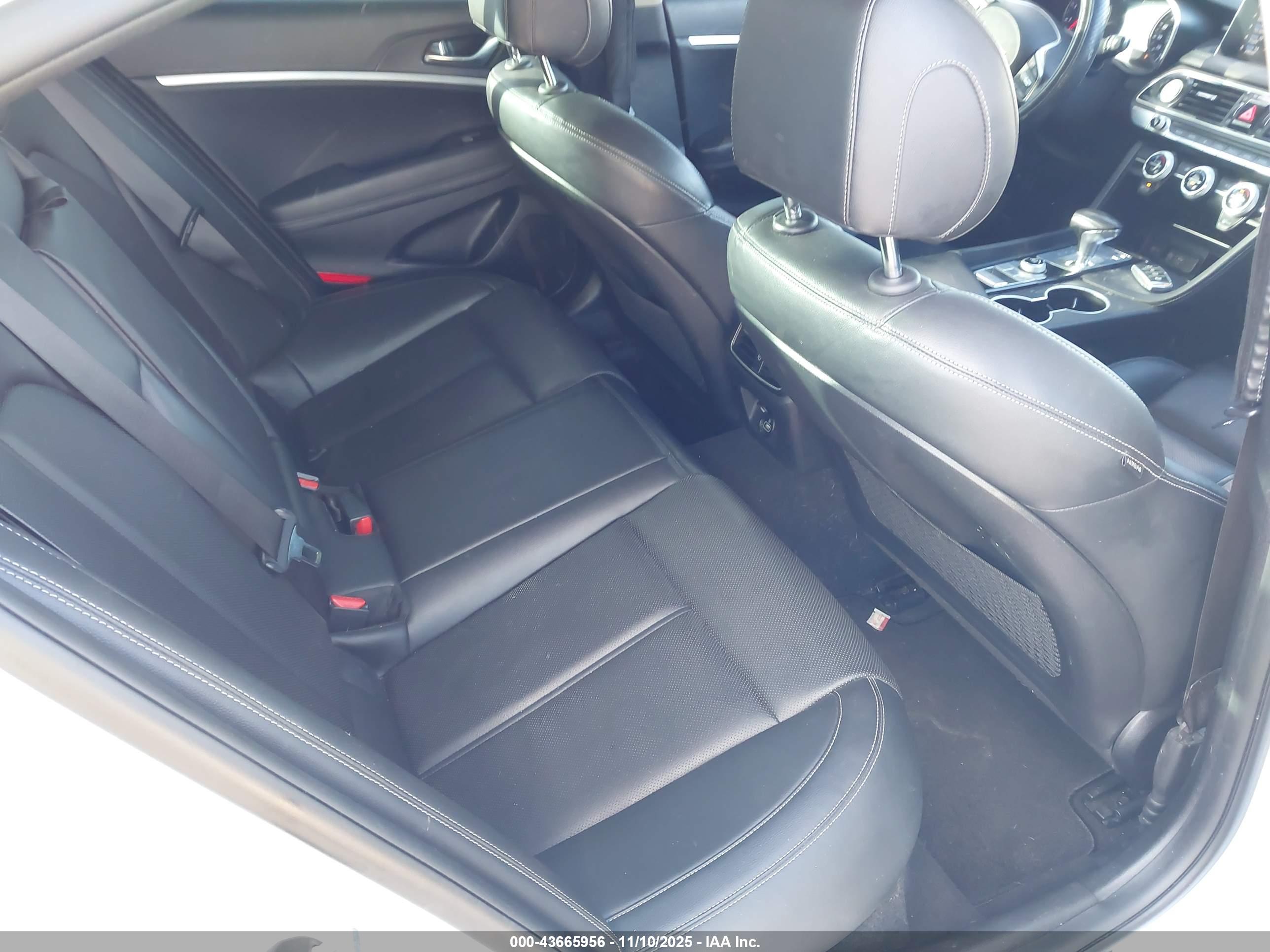 GENESIS G70 image 8