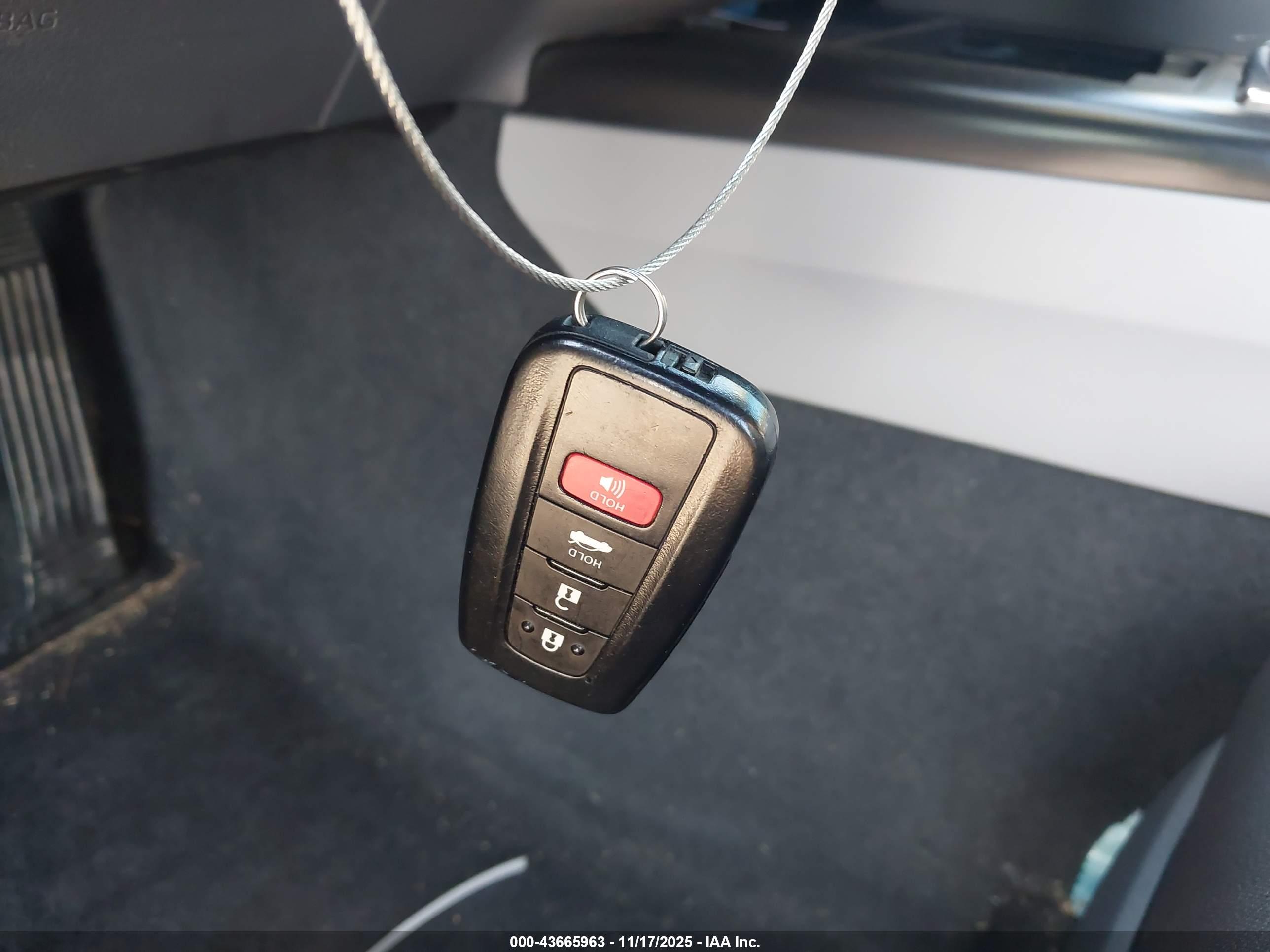 TOYOTA CAMRY image 11