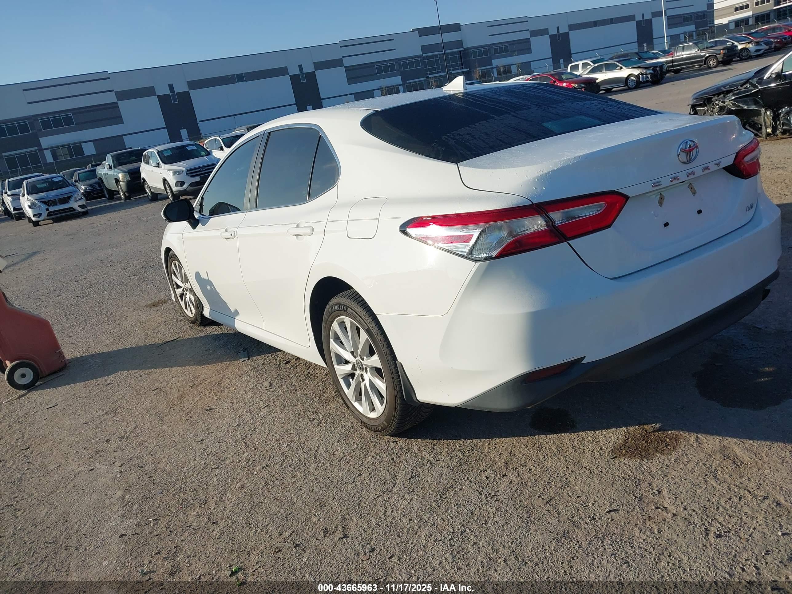 TOYOTA CAMRY image 3
