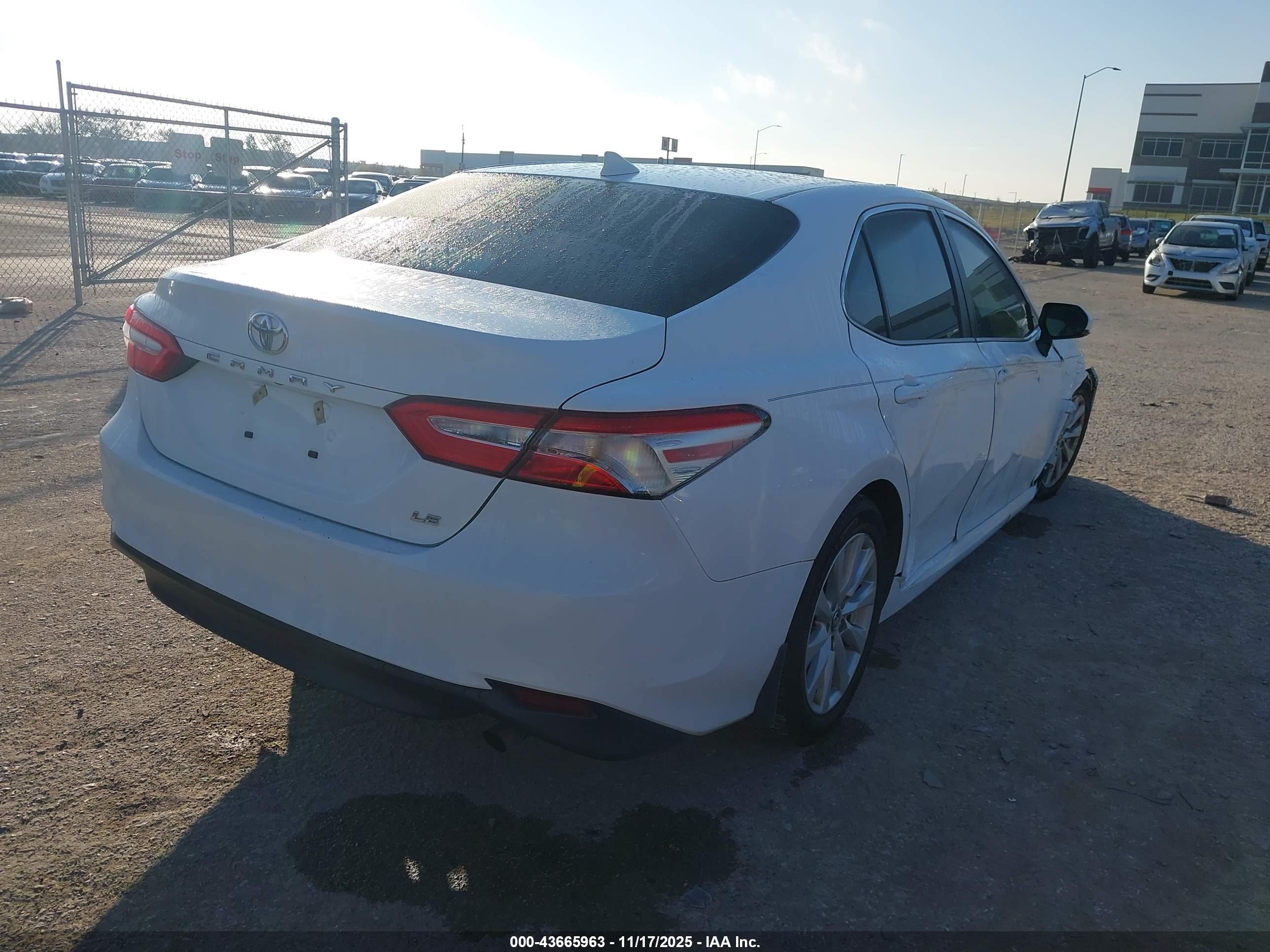 TOYOTA CAMRY image 4