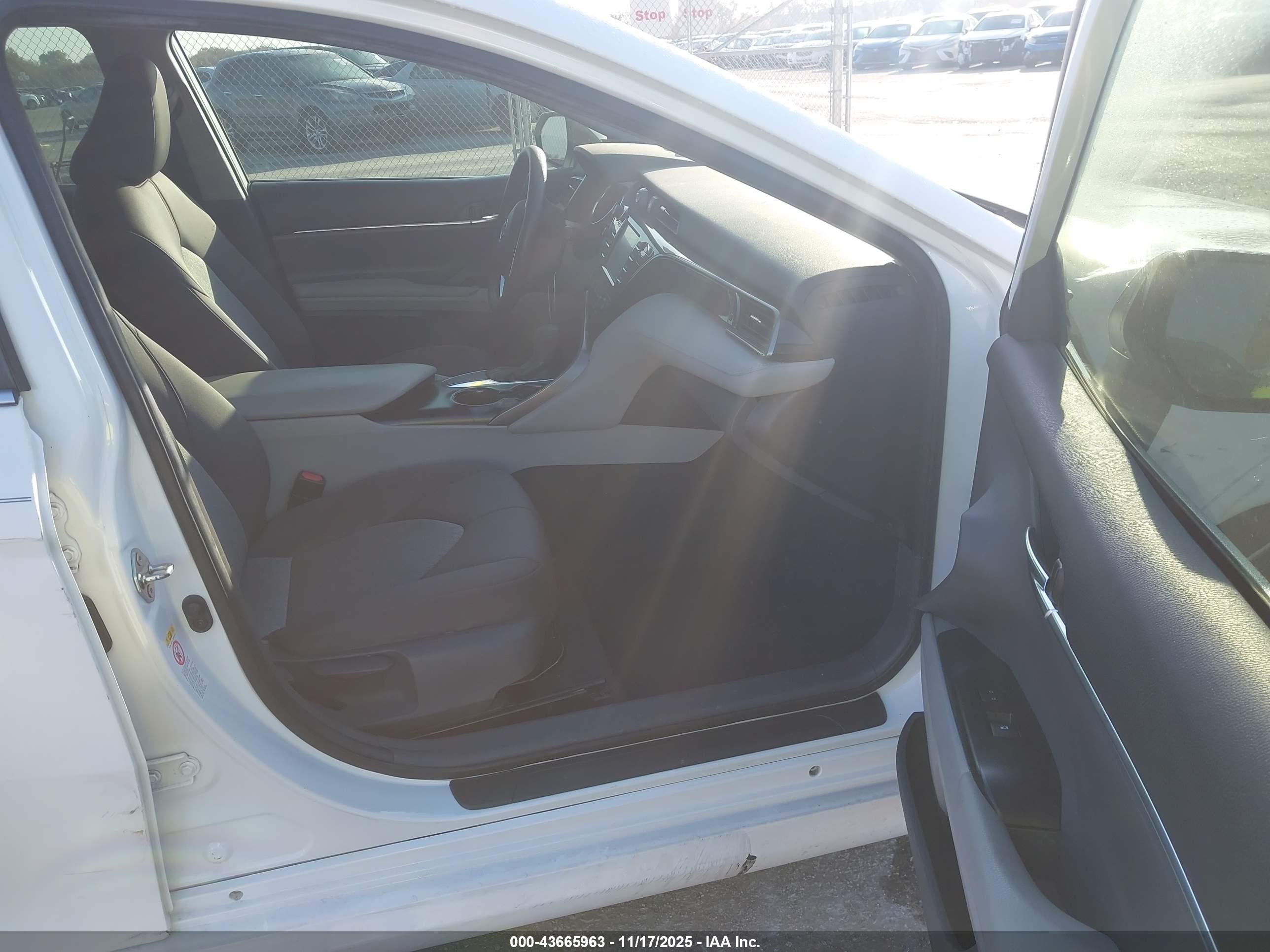 TOYOTA CAMRY image 5