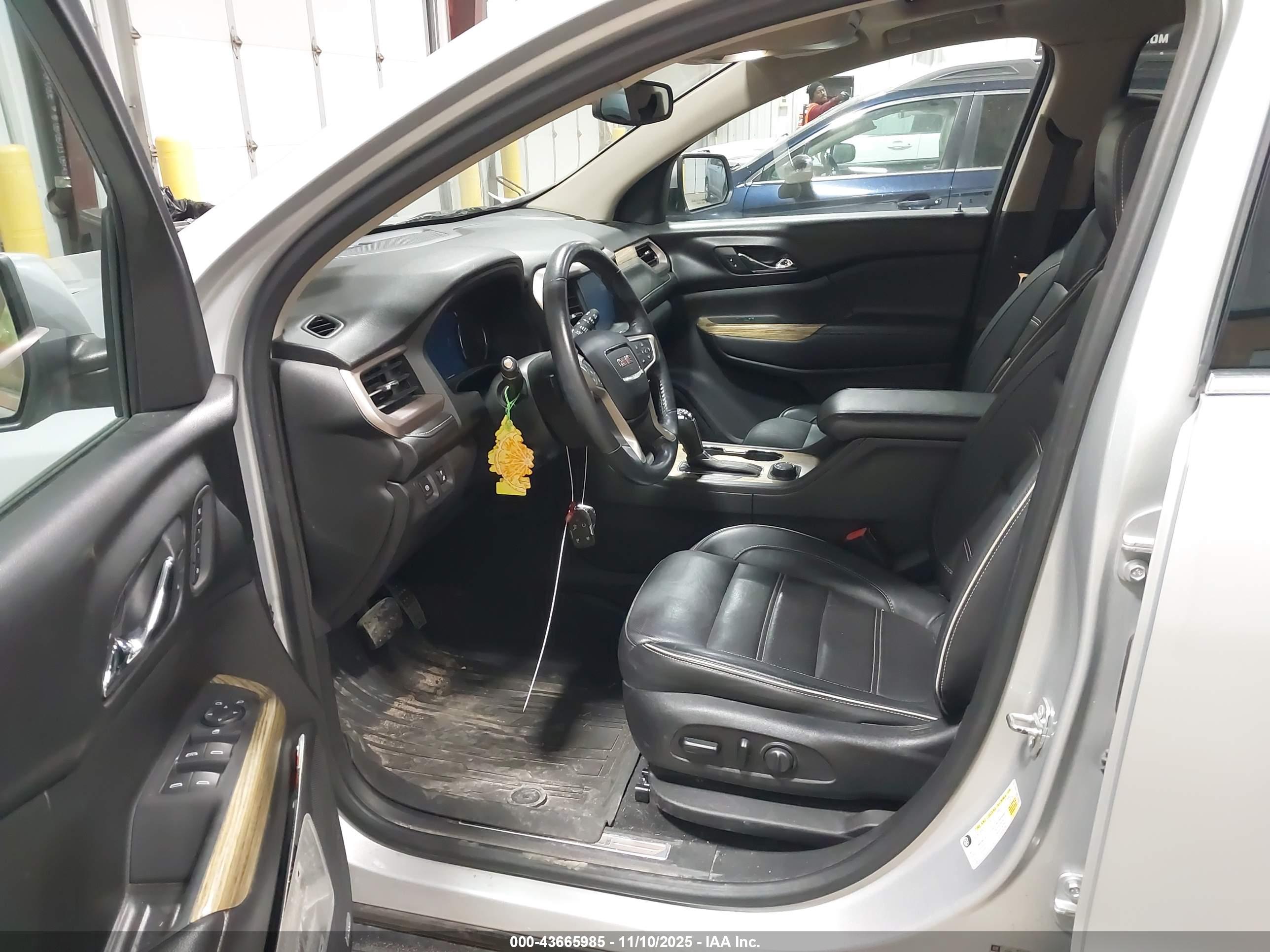 GMC ACADIA image 5