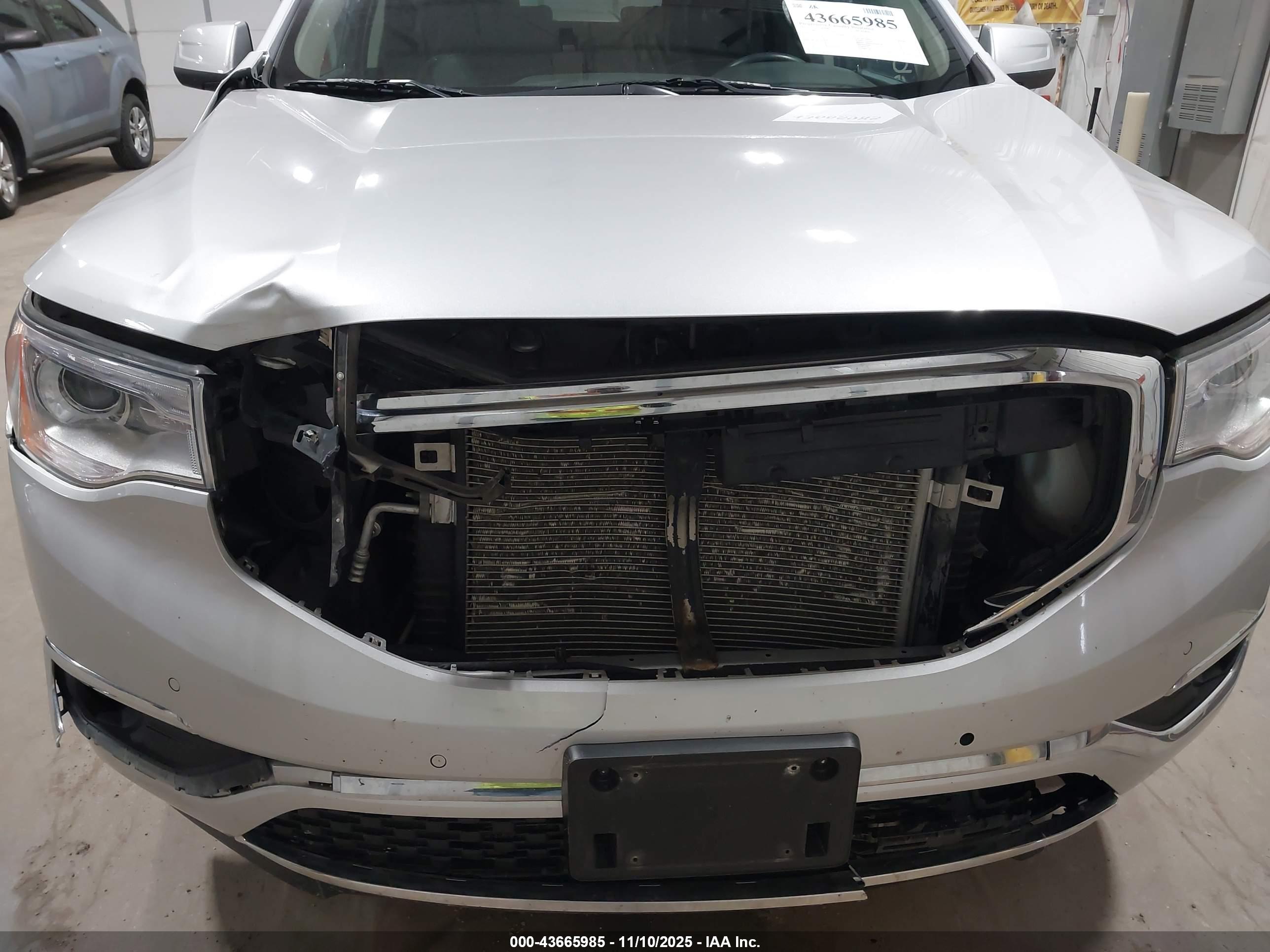 GMC ACADIA image 6