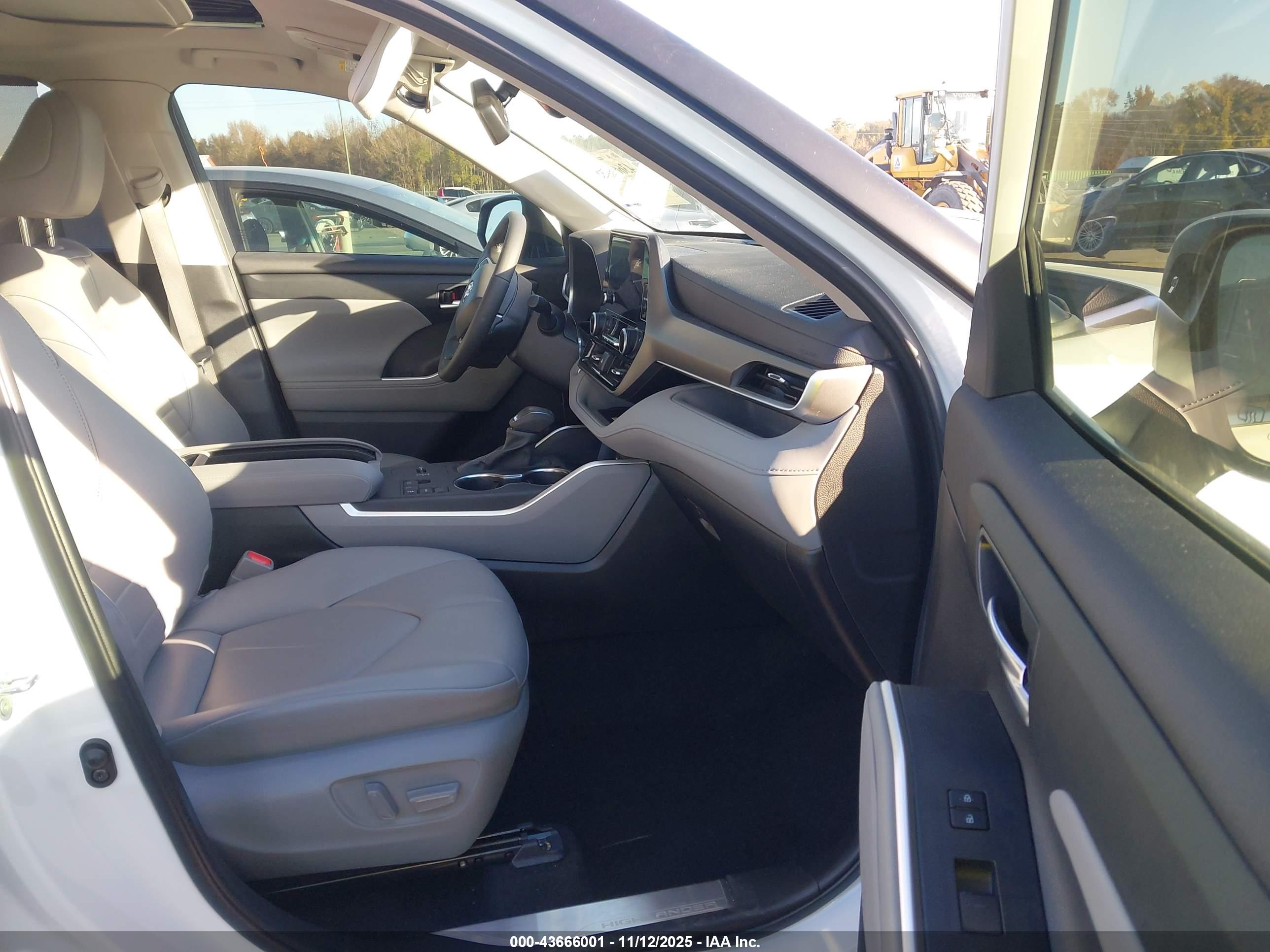 TOYOTA HIGHLANDER image 5
