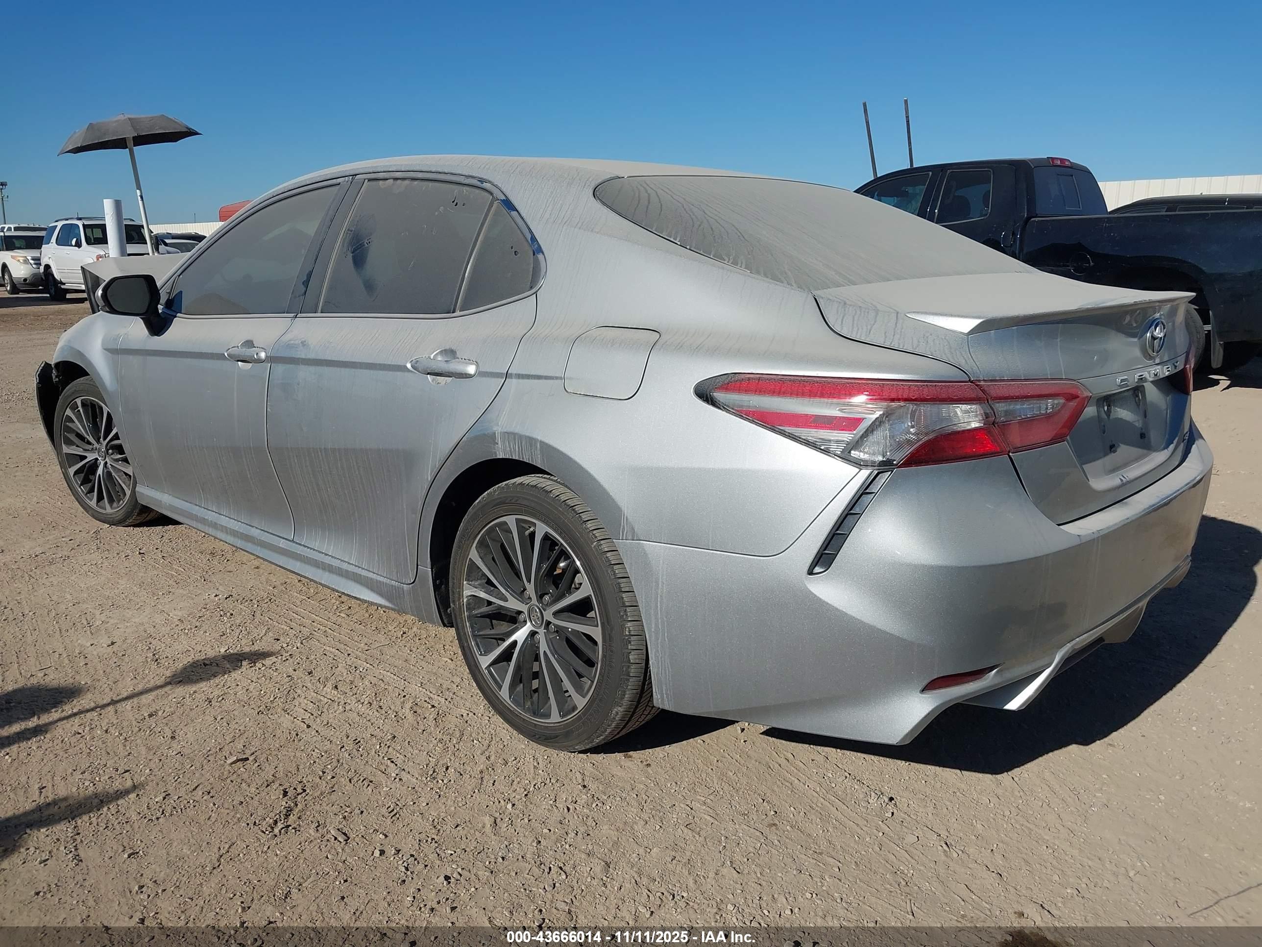 TOYOTA CAMRY image 3