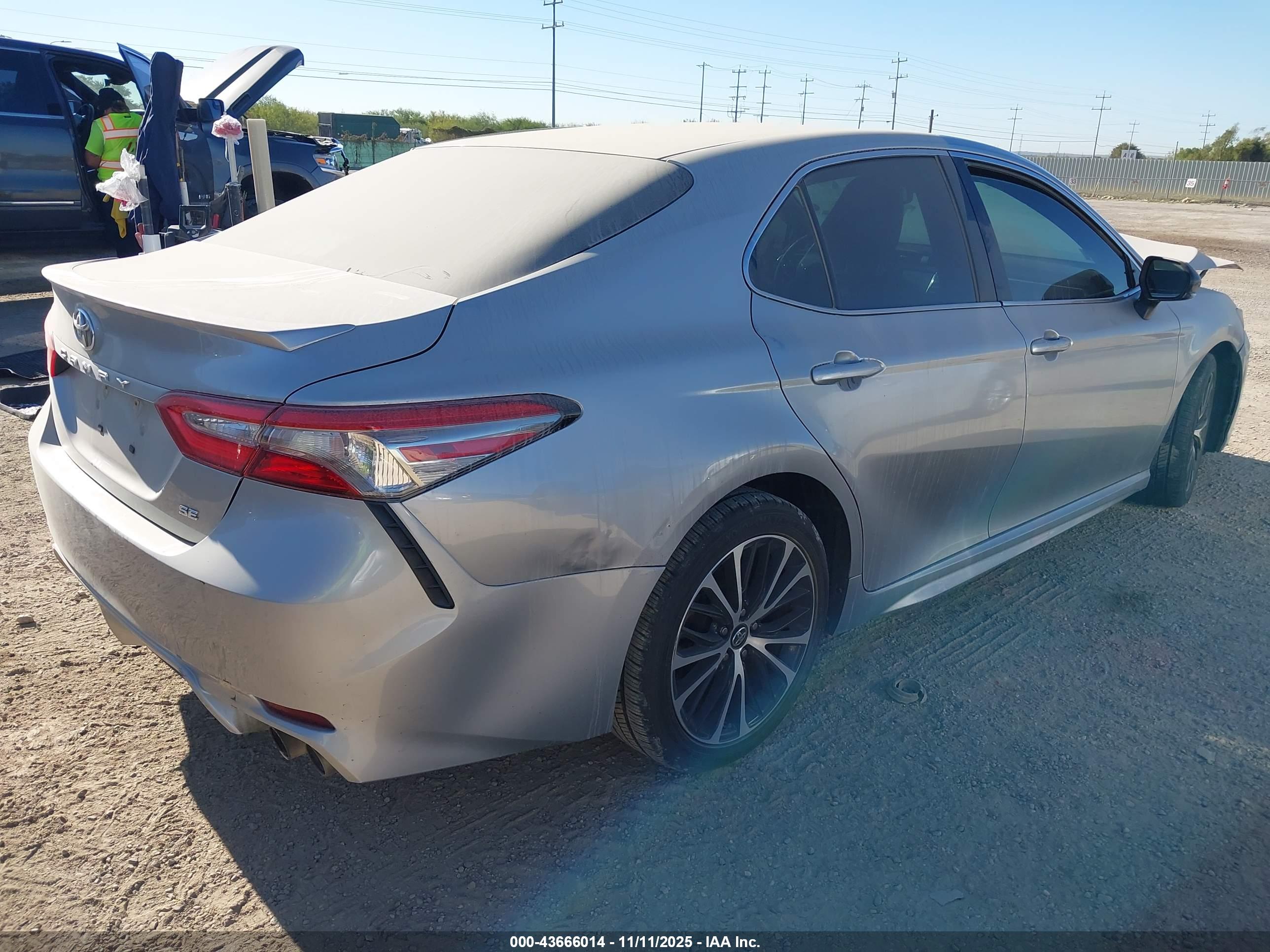 TOYOTA CAMRY image 4