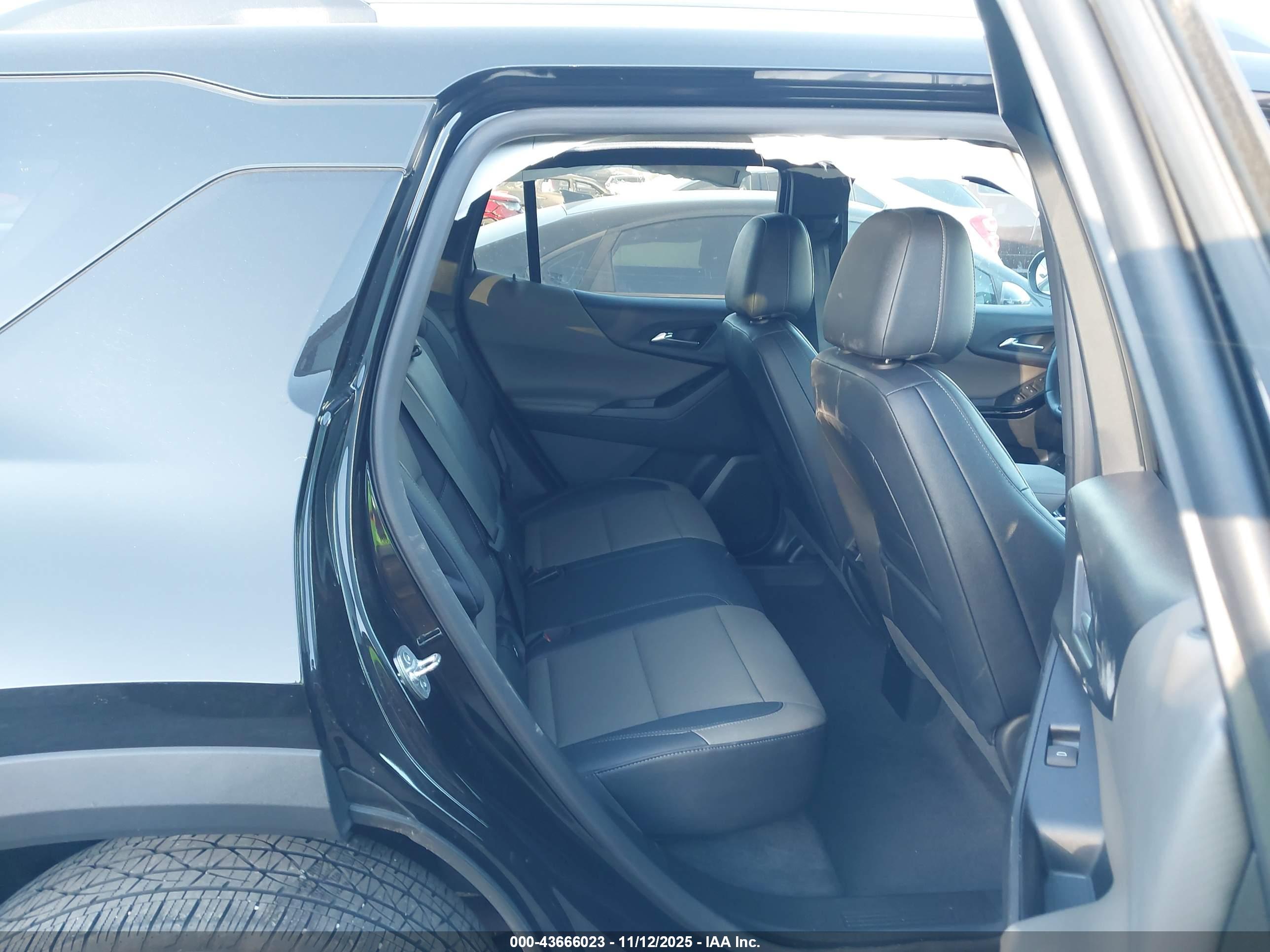 CHEVROLET EQUINOX image 8