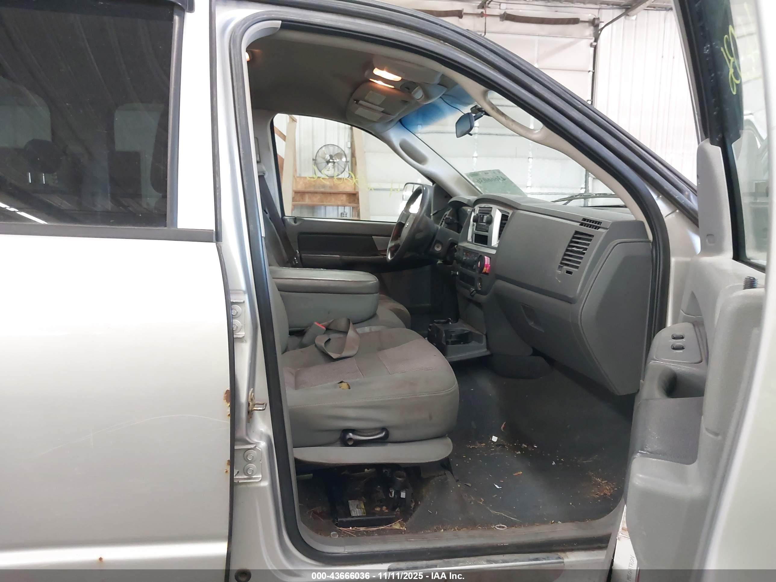 DODGE RAM image 5