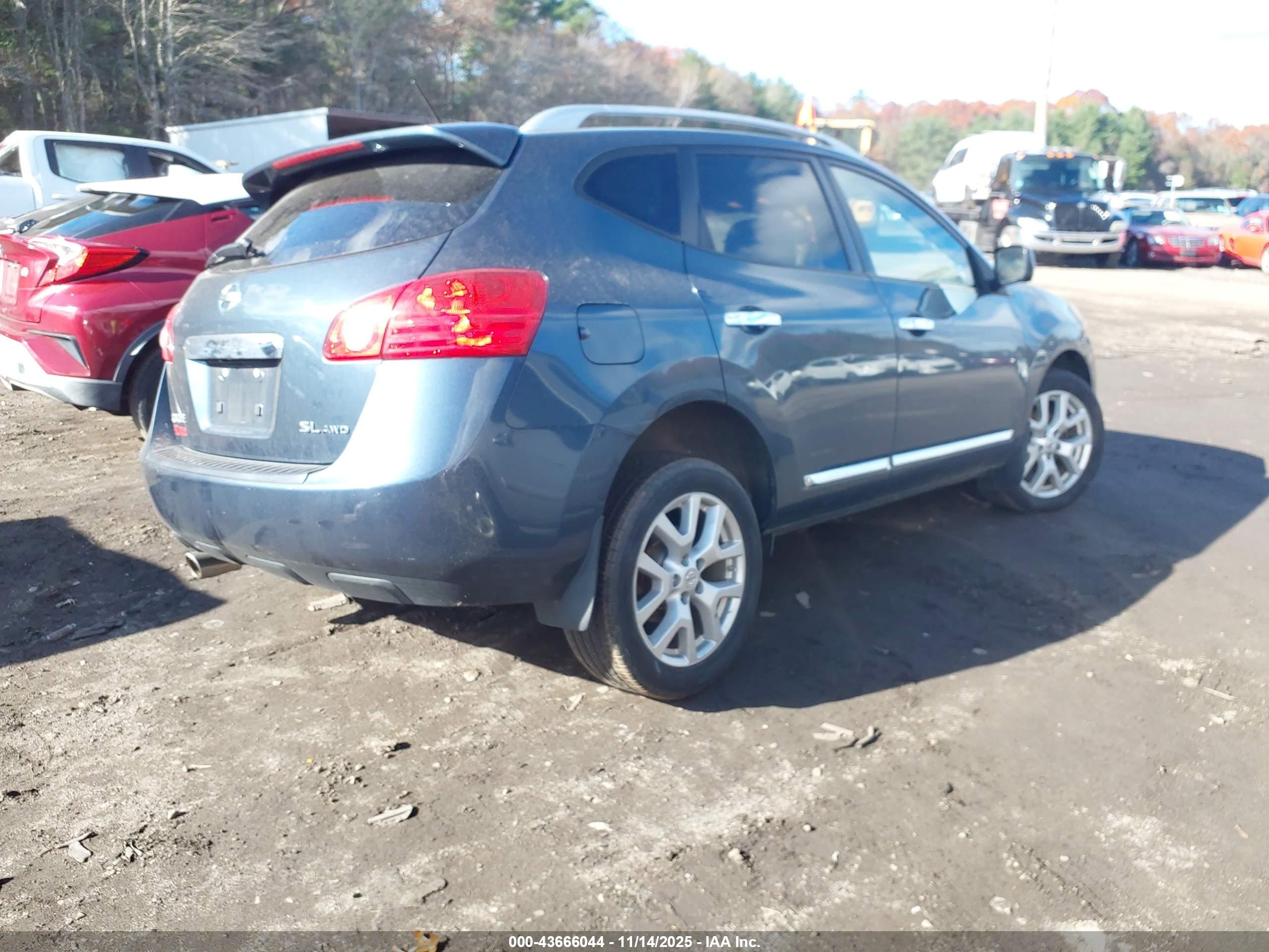 NISSAN ROGUE image 4