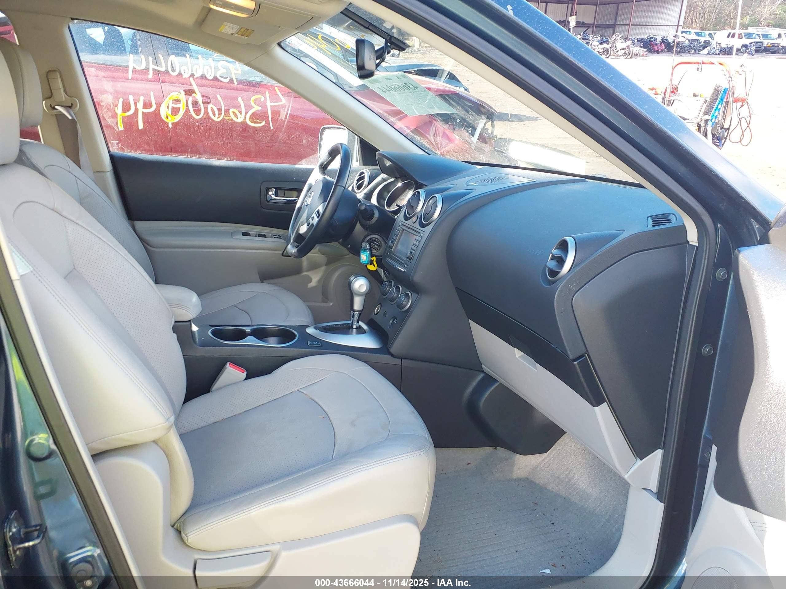 NISSAN ROGUE image 5