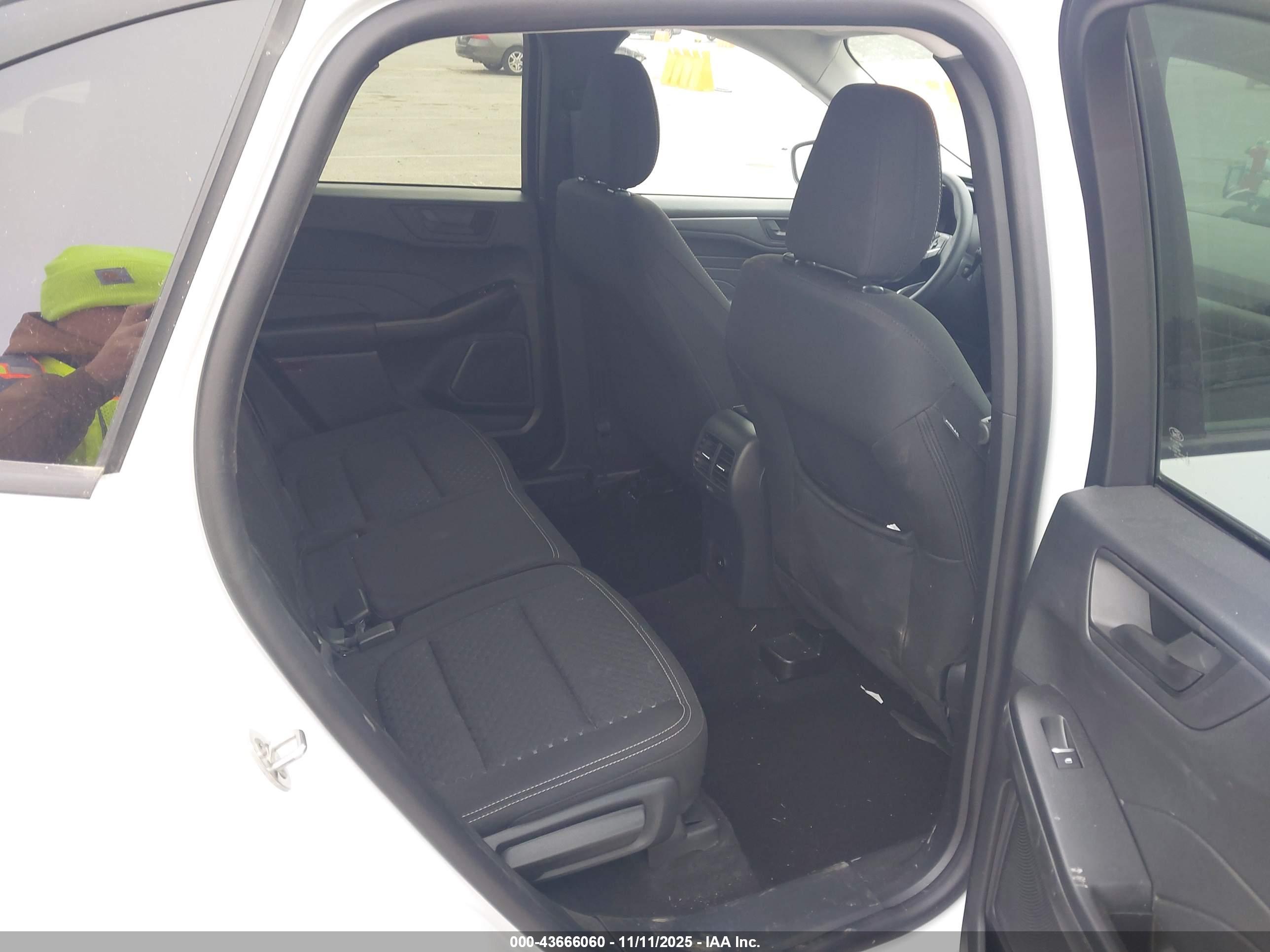 FORD ESCAPE image 8