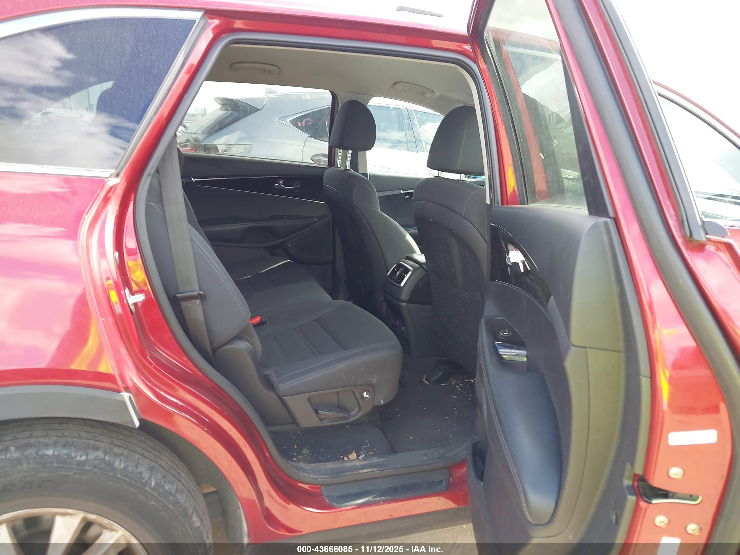 KIA SORENTO image 8