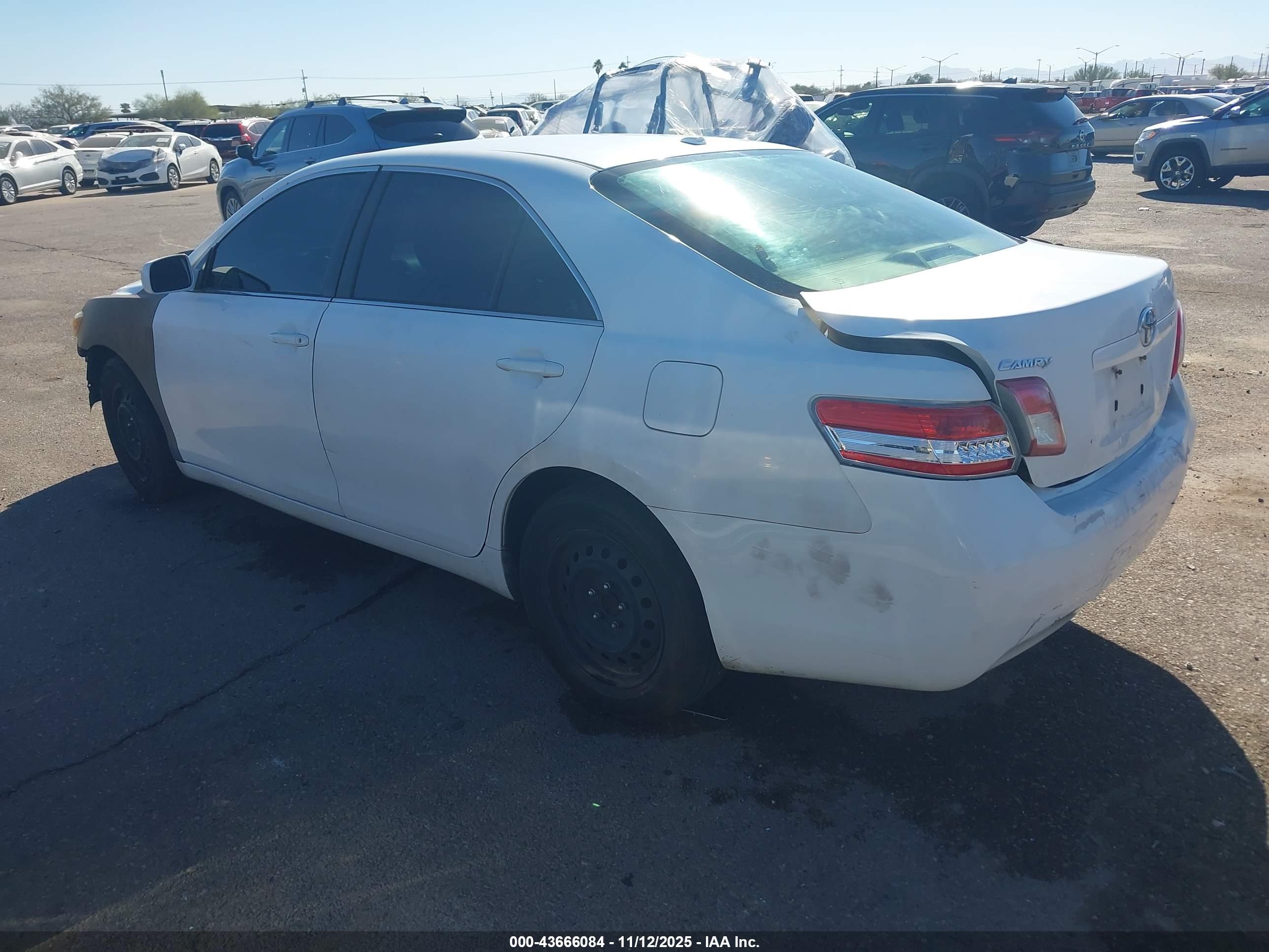 TOYOTA CAMRY image 3