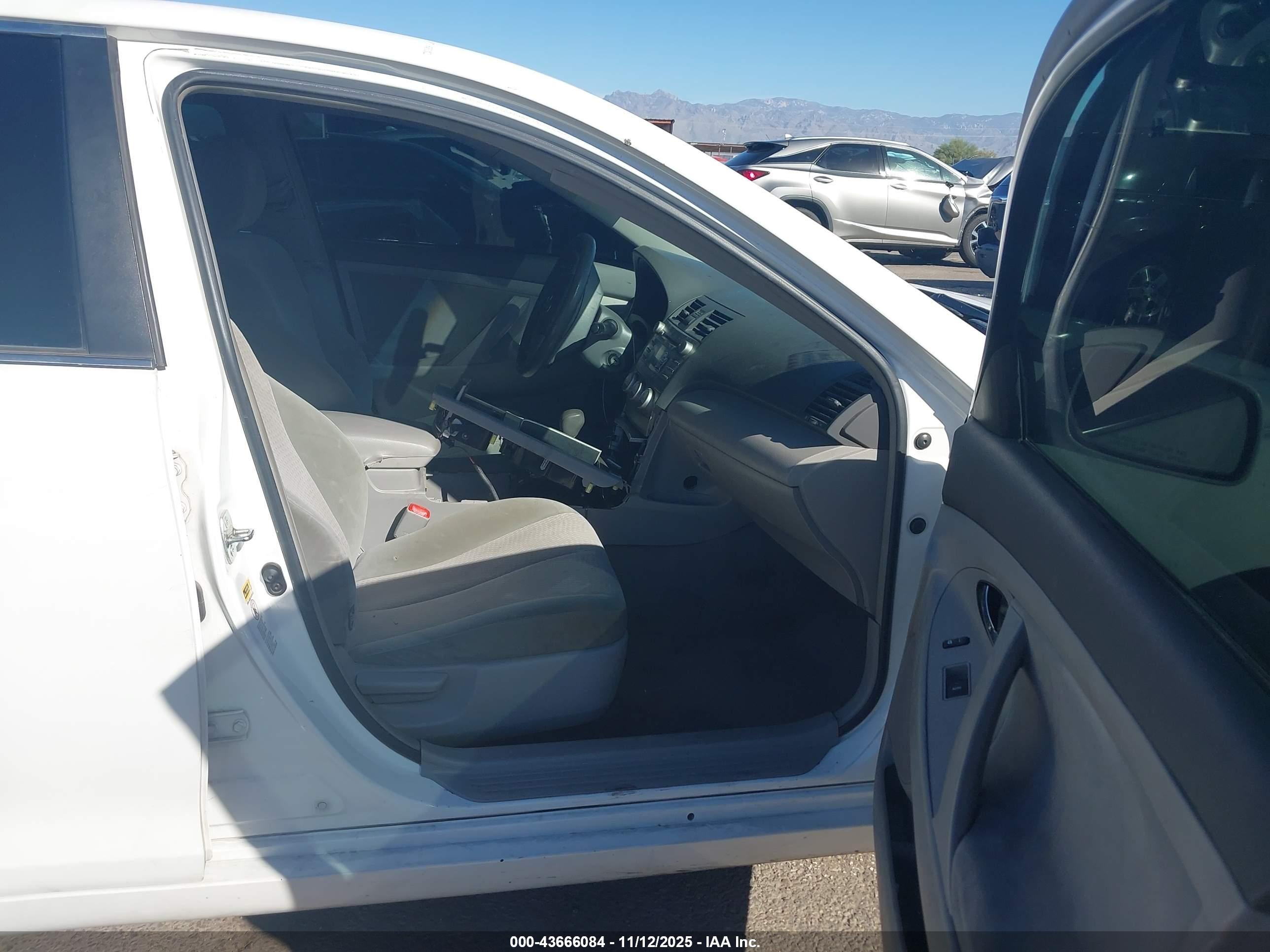 TOYOTA CAMRY image 5