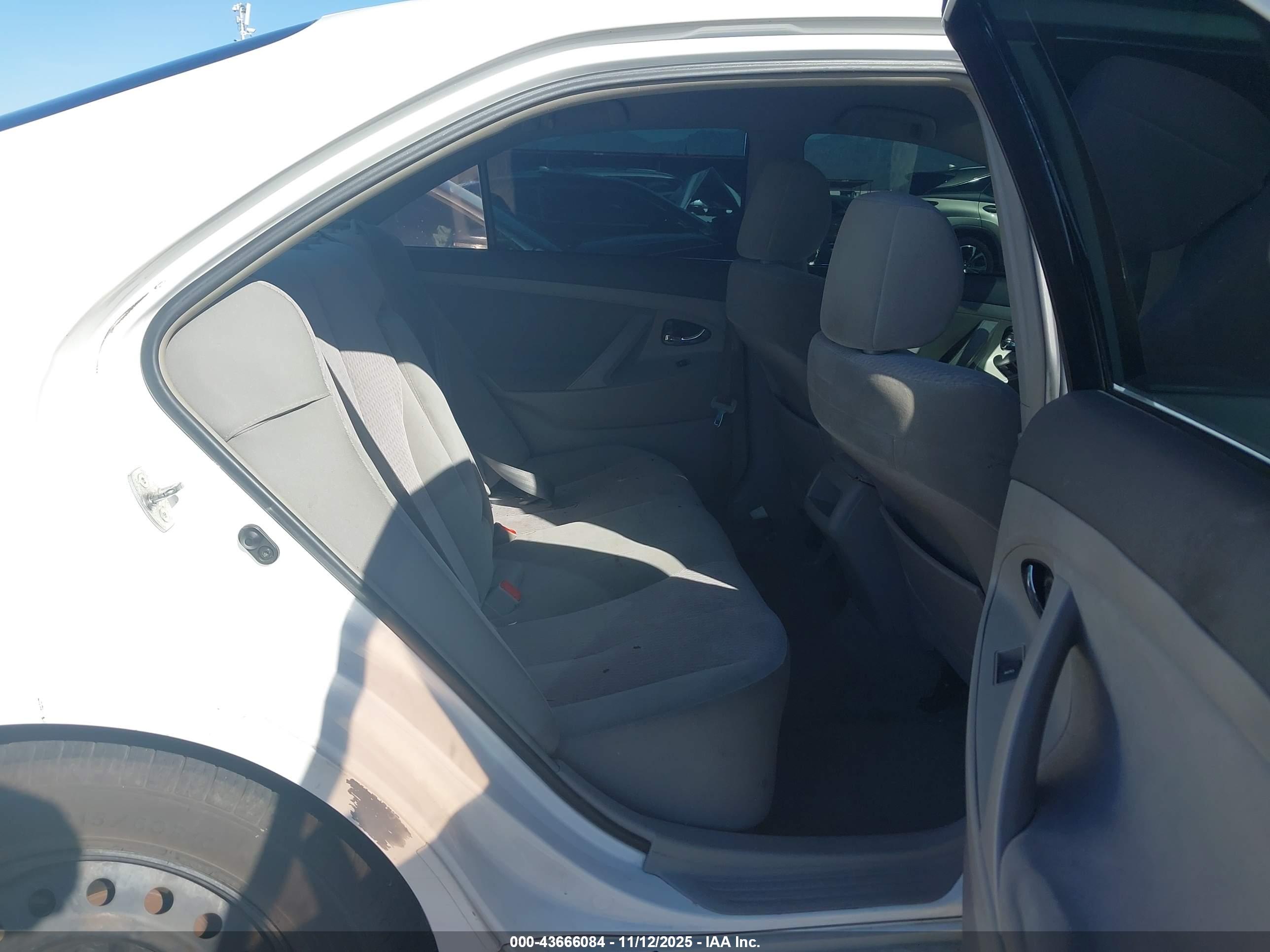 TOYOTA CAMRY image 8
