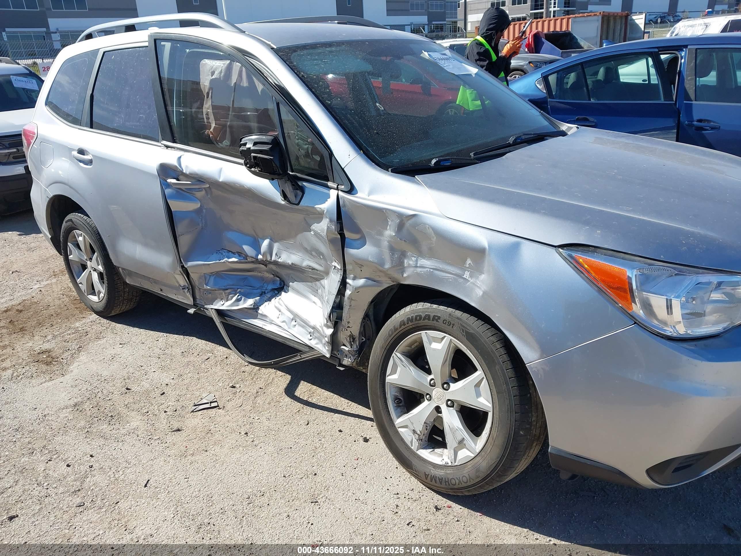 SUBARU FORESTER image 6