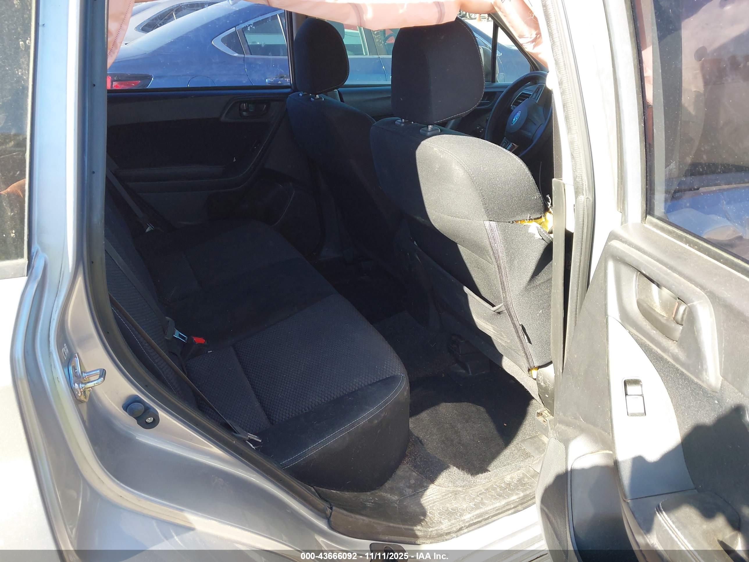 SUBARU FORESTER image 8