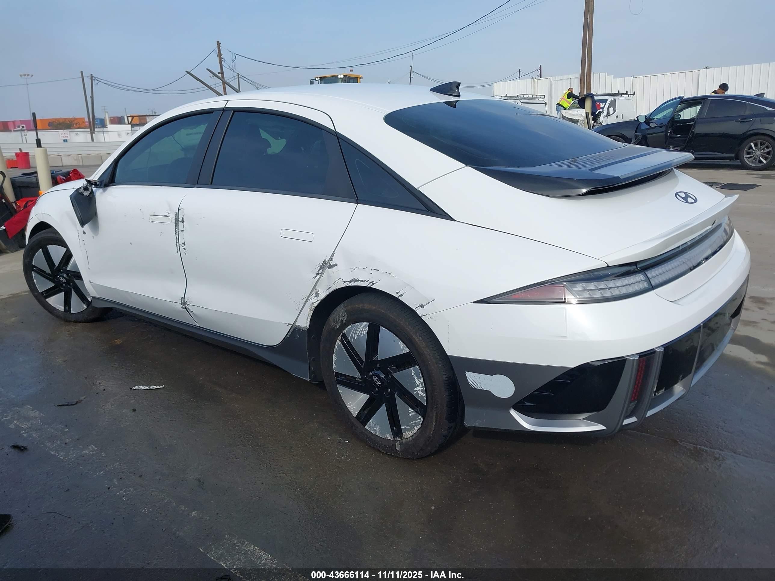 HYUNDAI IONIQ image 3
