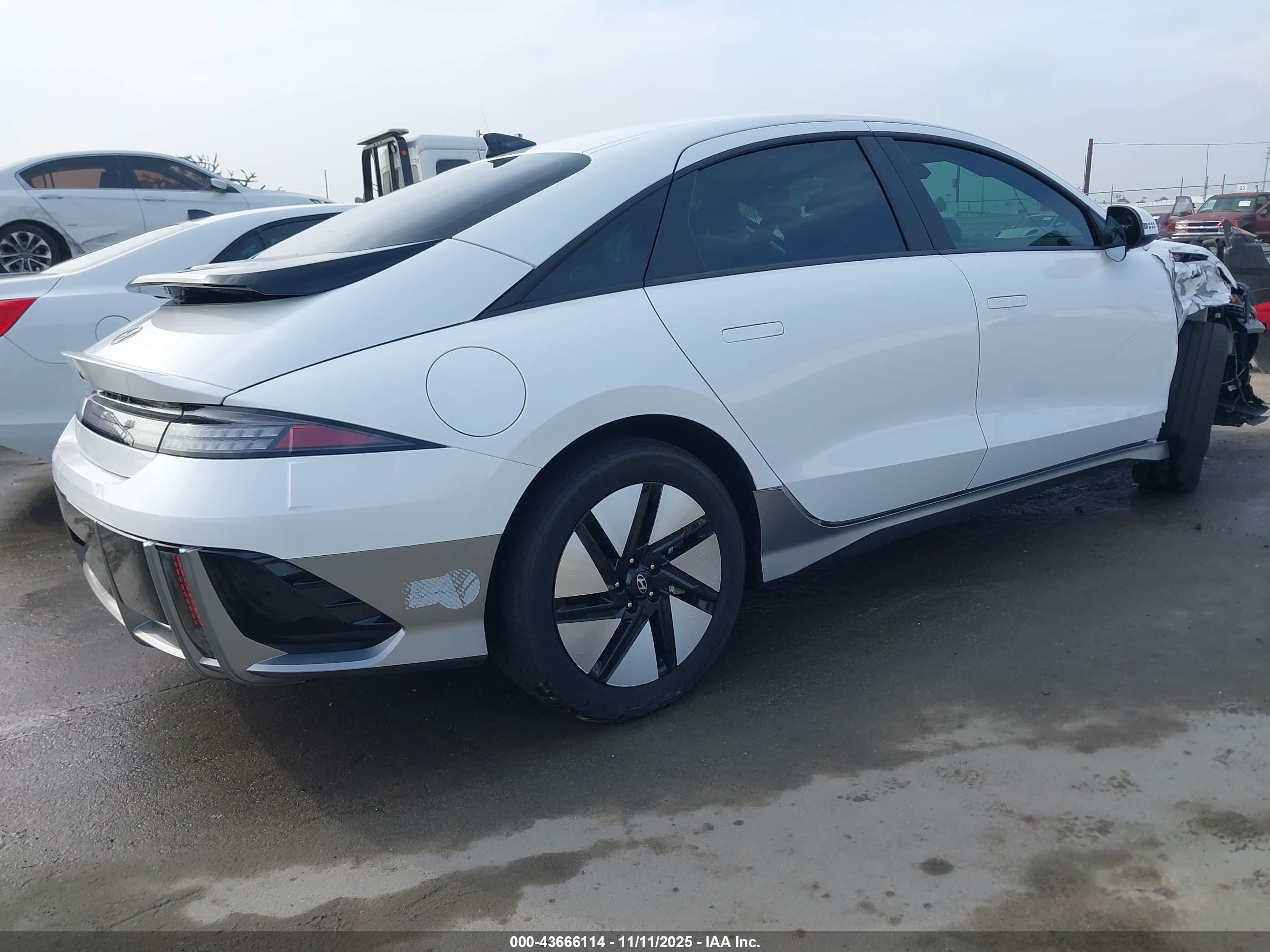 HYUNDAI IONIQ image 4