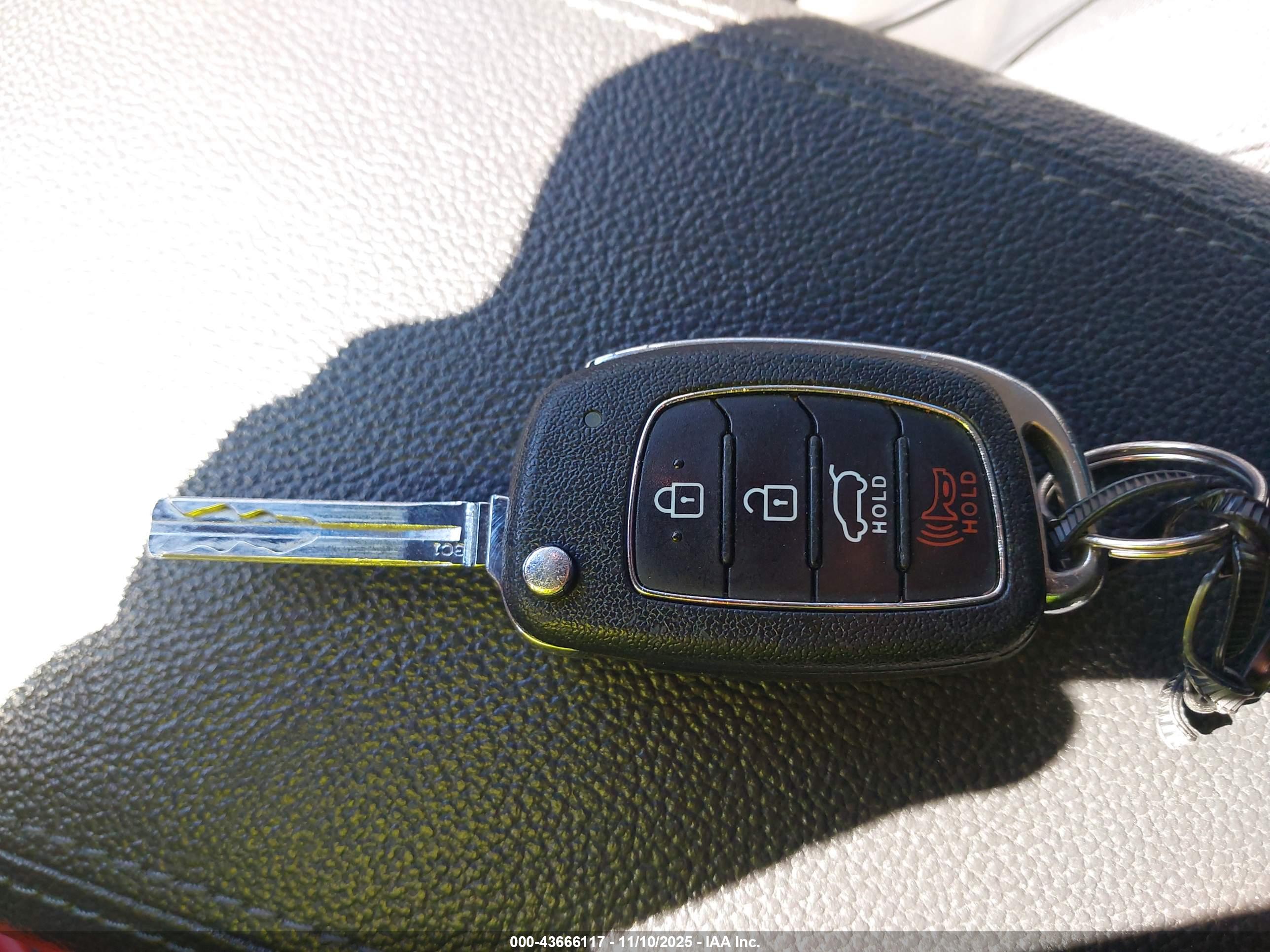 HYUNDAI TUCSON image 11