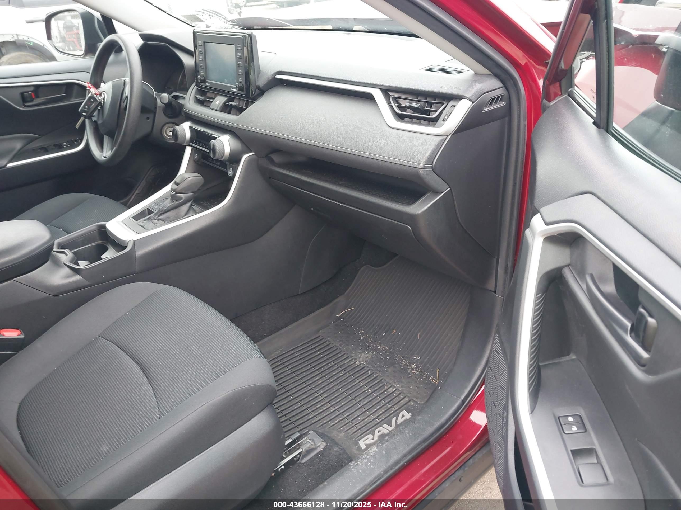 TOYOTA RAV4 image 5