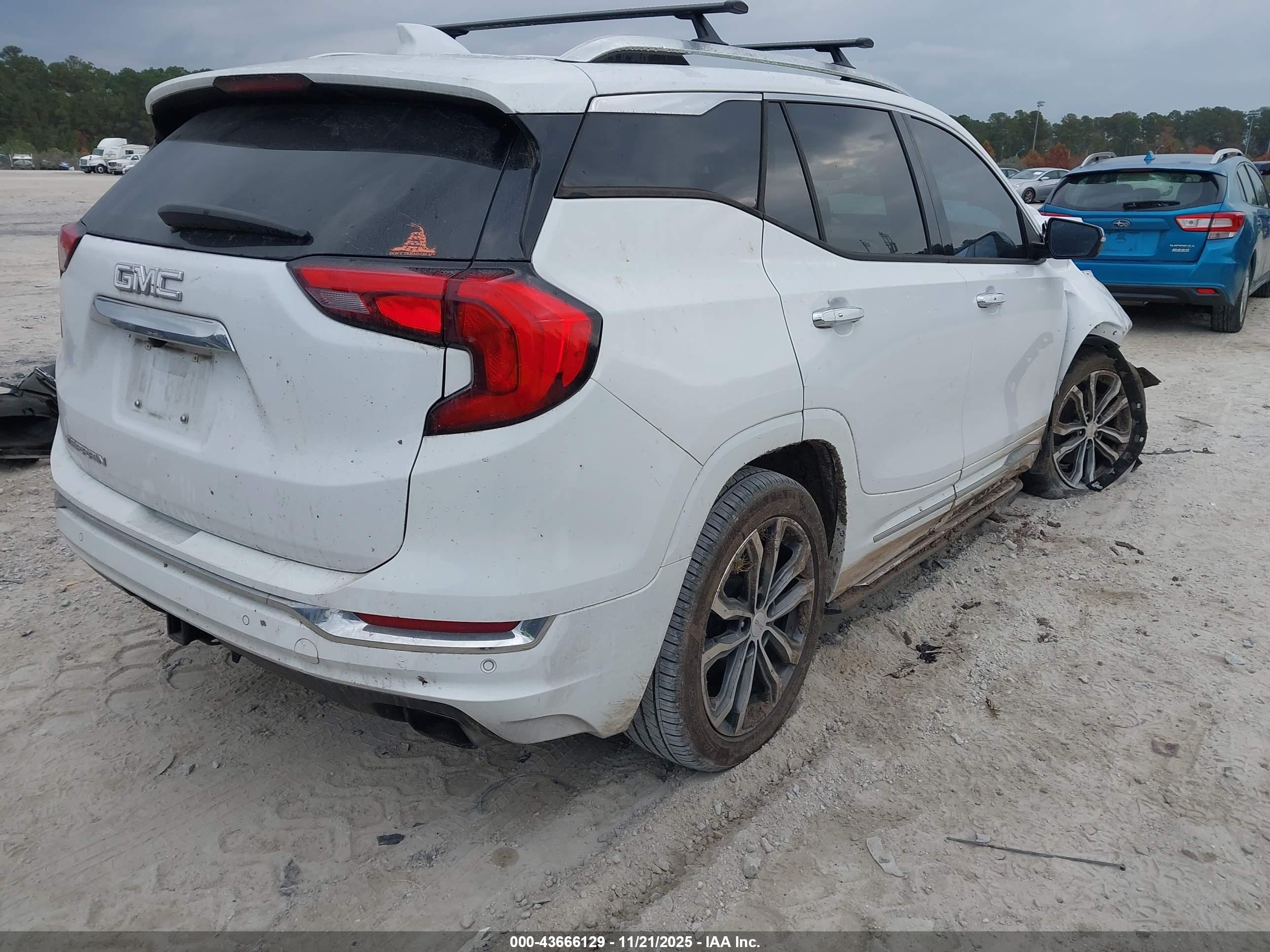 GMC TERRAIN image 4