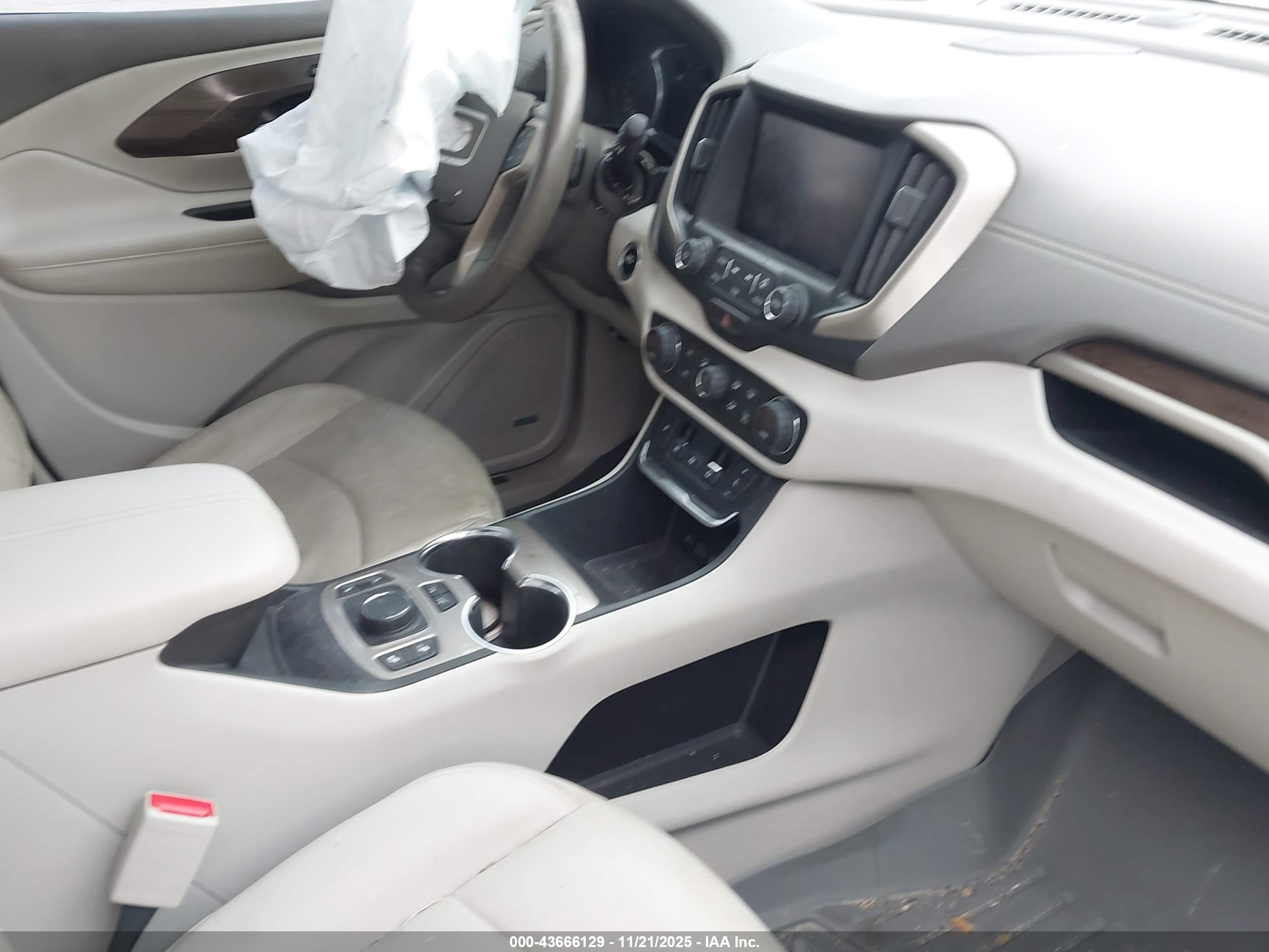 GMC TERRAIN image 5