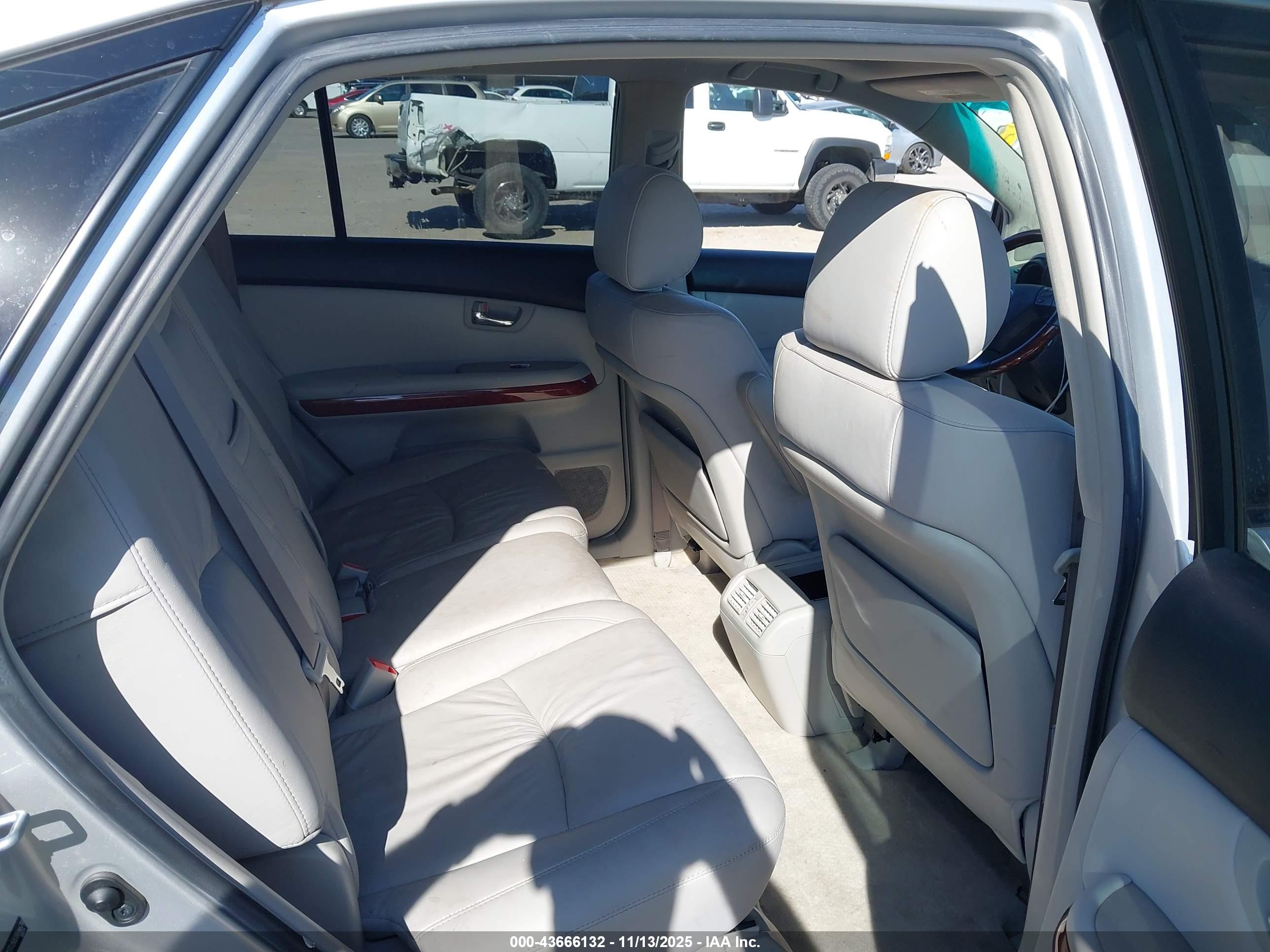 LEXUS RX image 8