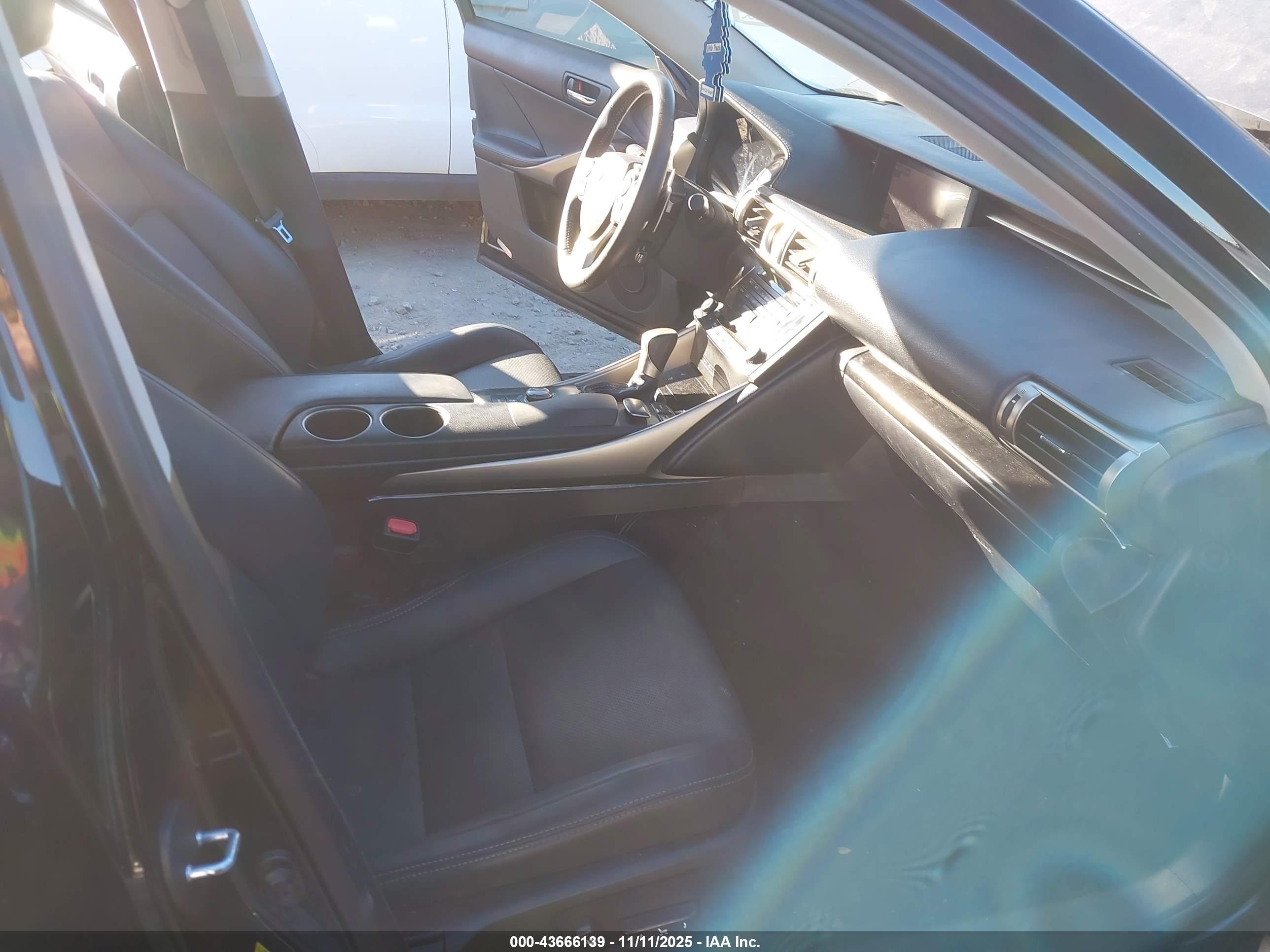 LEXUS IS image 5