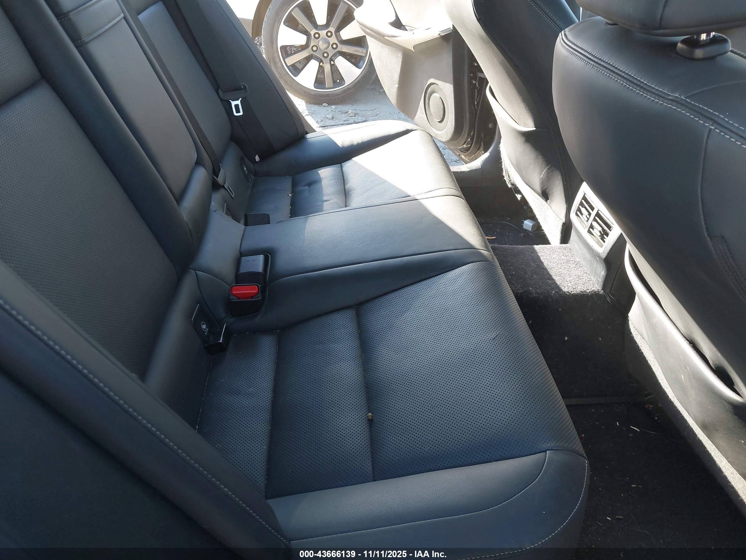 LEXUS IS image 8