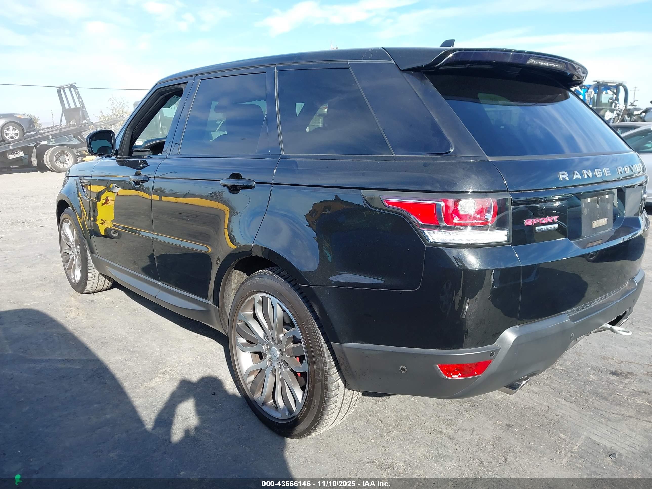 LAND ROVER image 3