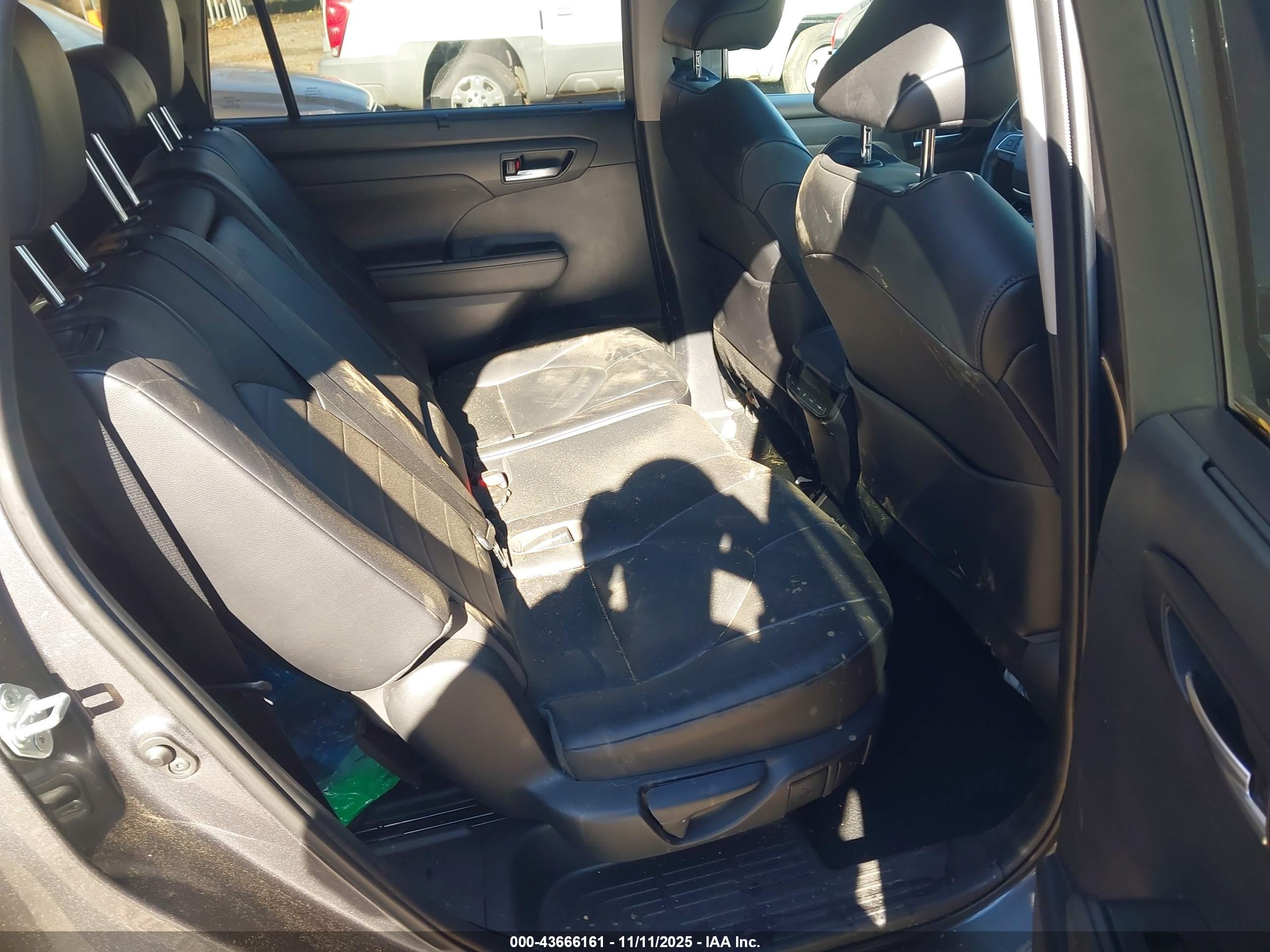 TOYOTA HIGHLANDER image 8