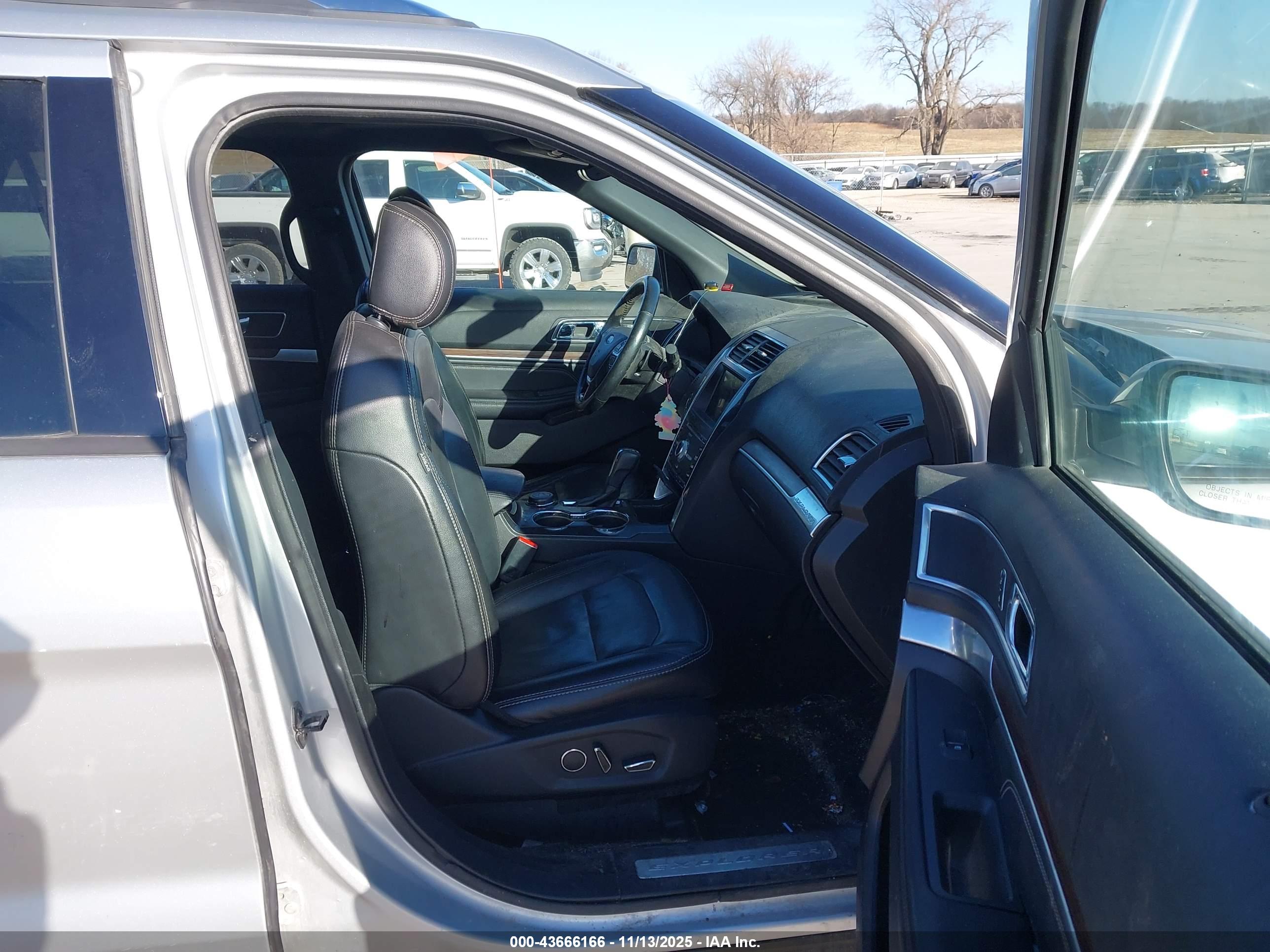 FORD EXPLORER image 5