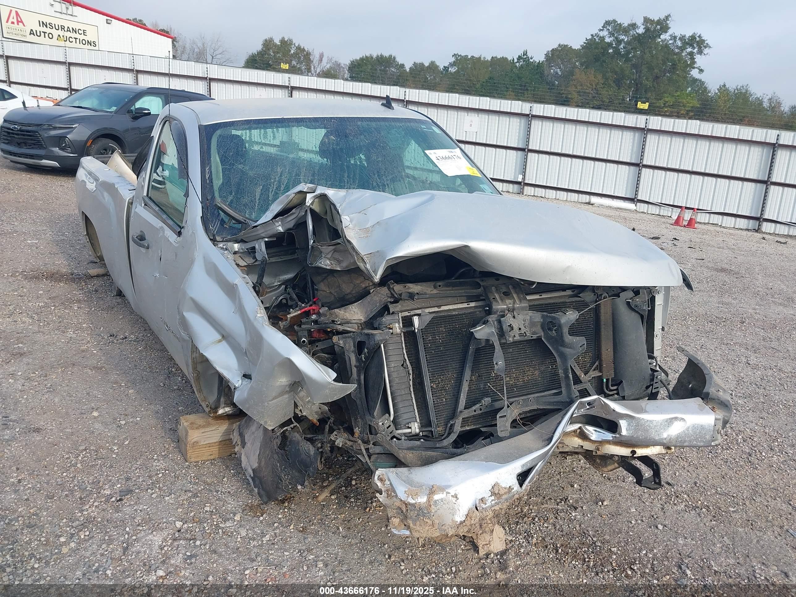 CHEVROLET SILVERADO image 6