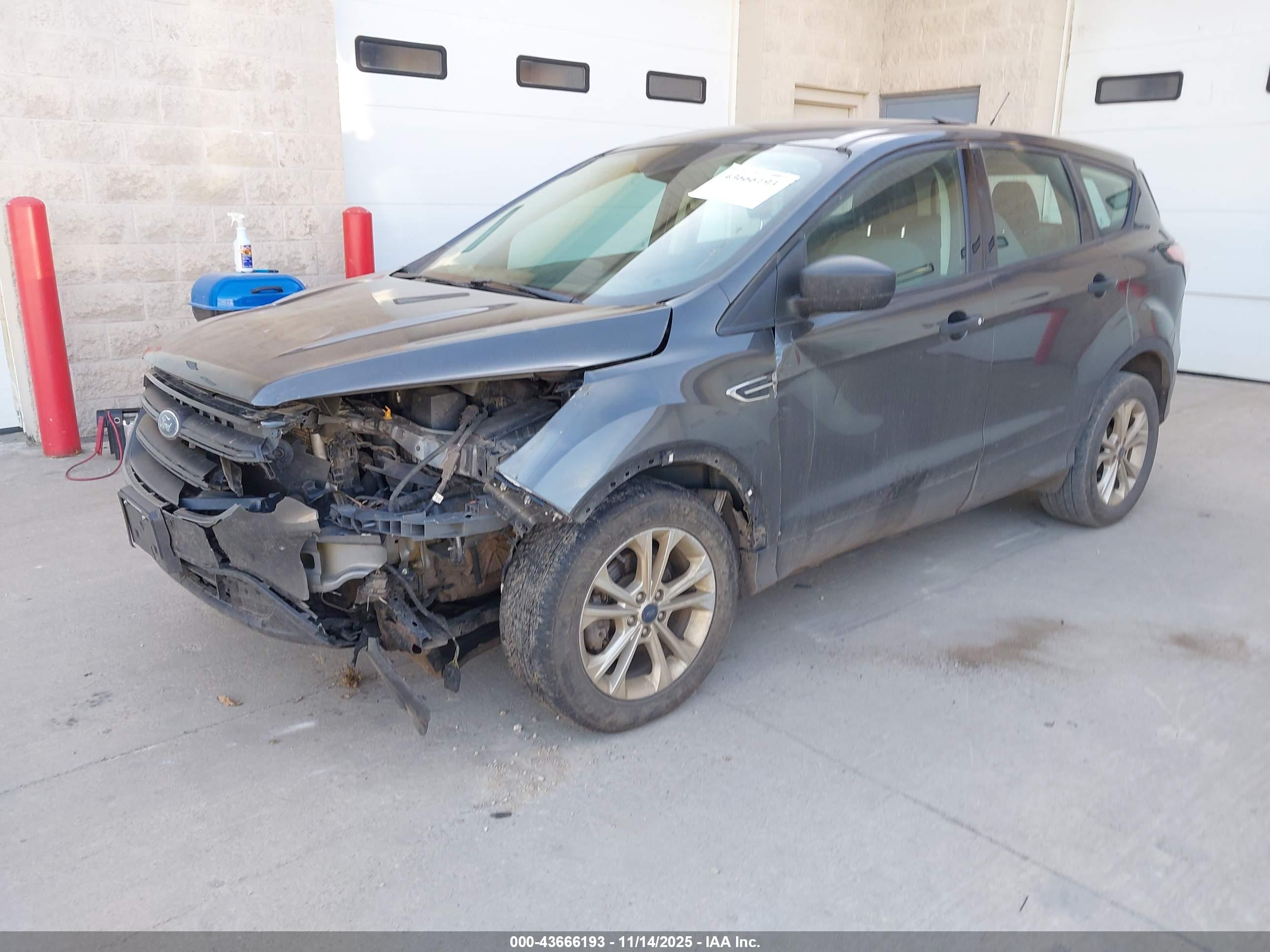 FORD ESCAPE image 2