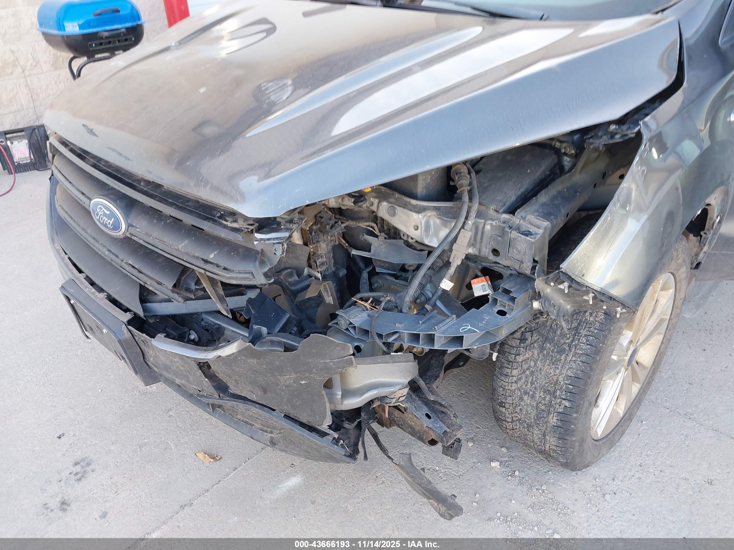 FORD ESCAPE image 6