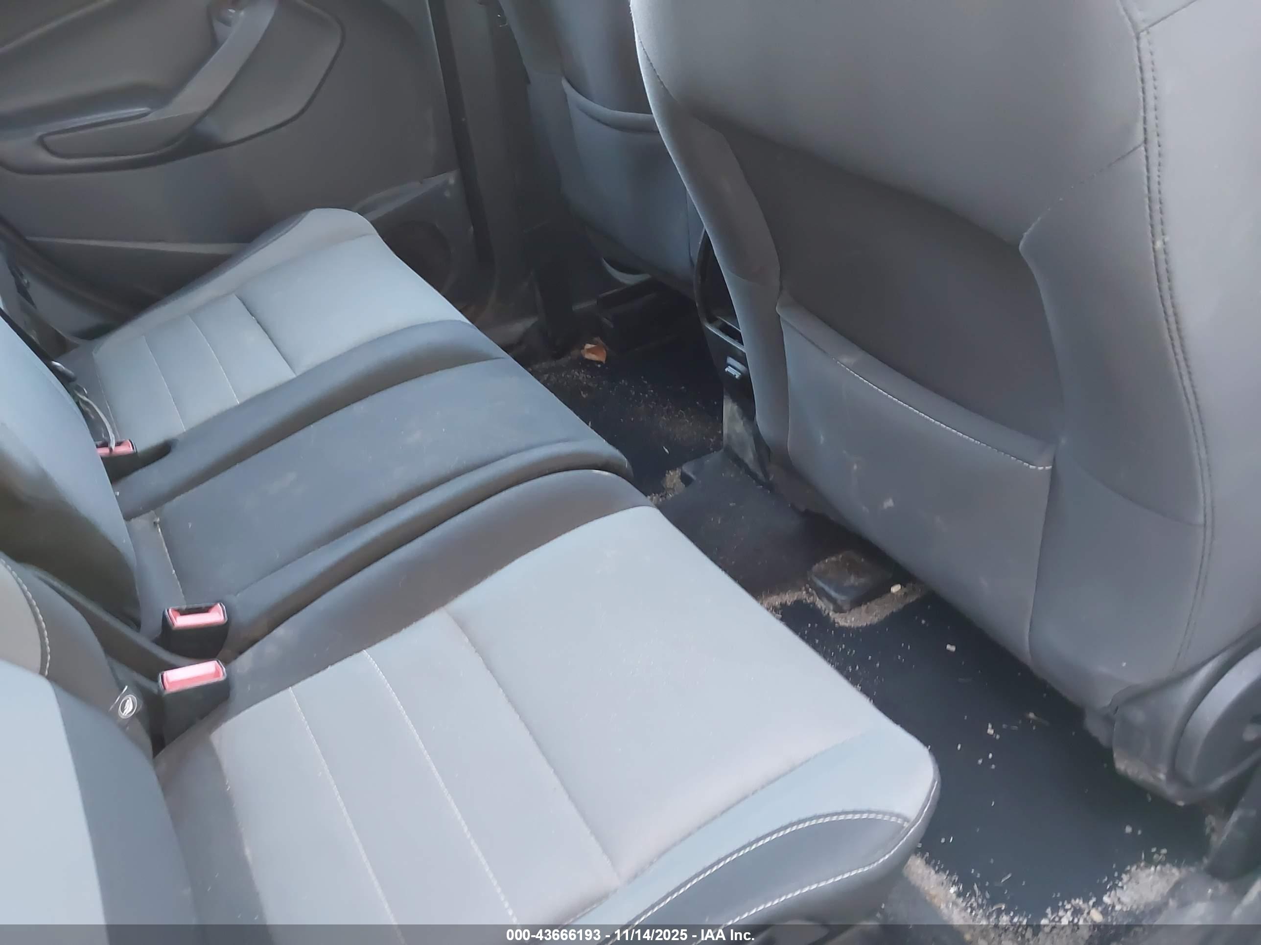 FORD ESCAPE image 8
