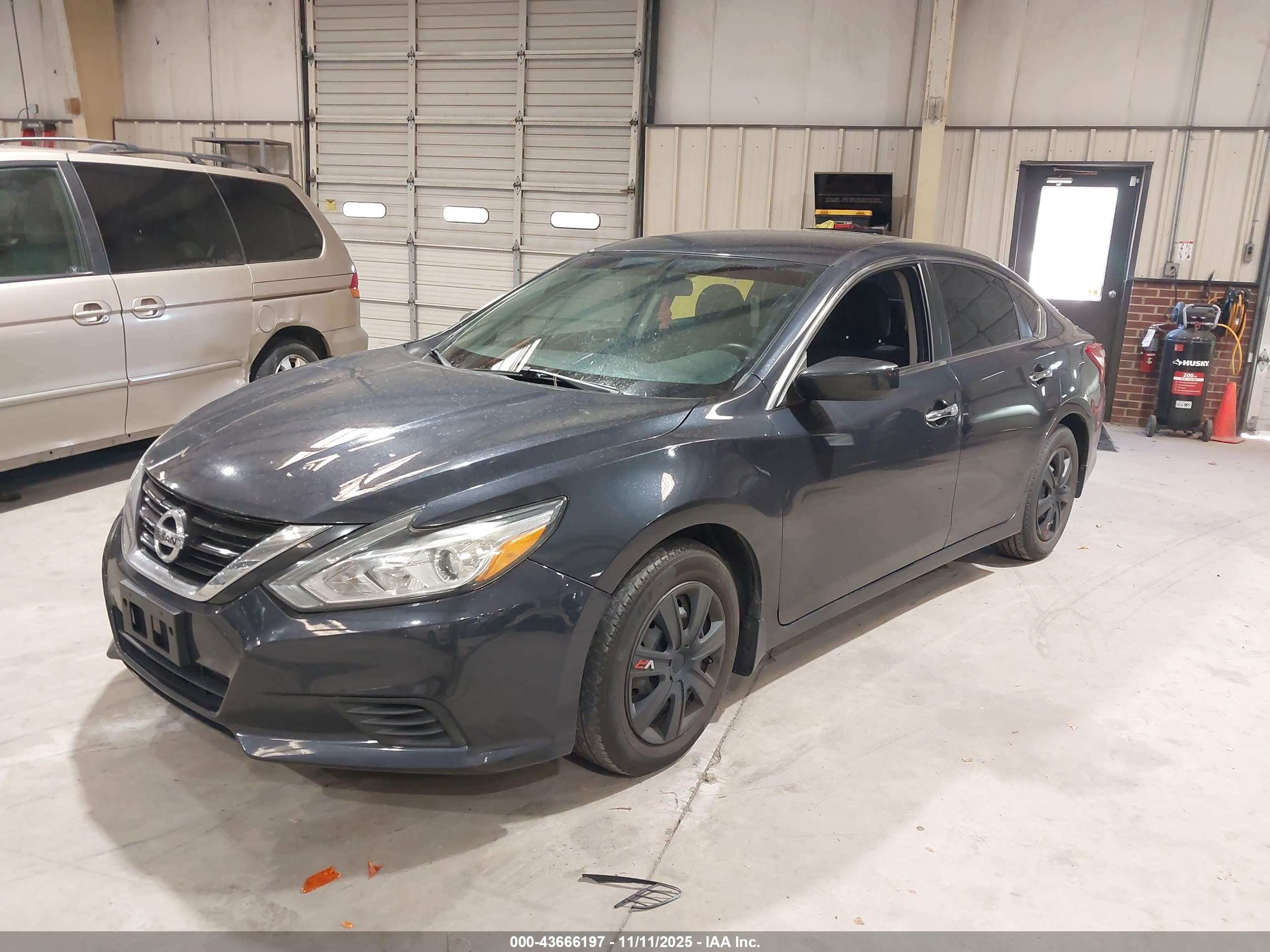NISSAN ALTIMA image 2