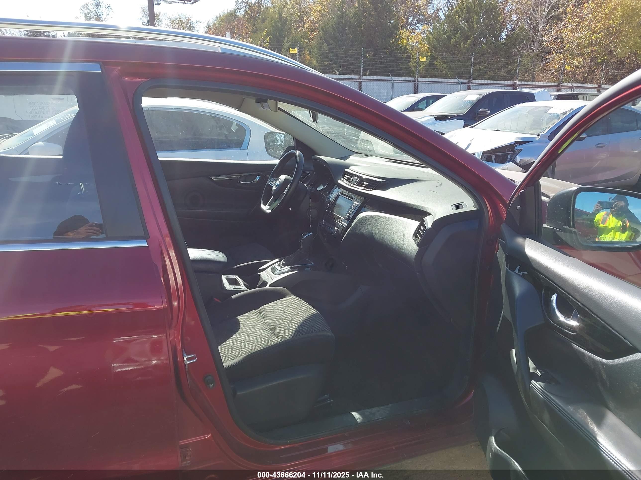 NISSAN ROGUE image 5