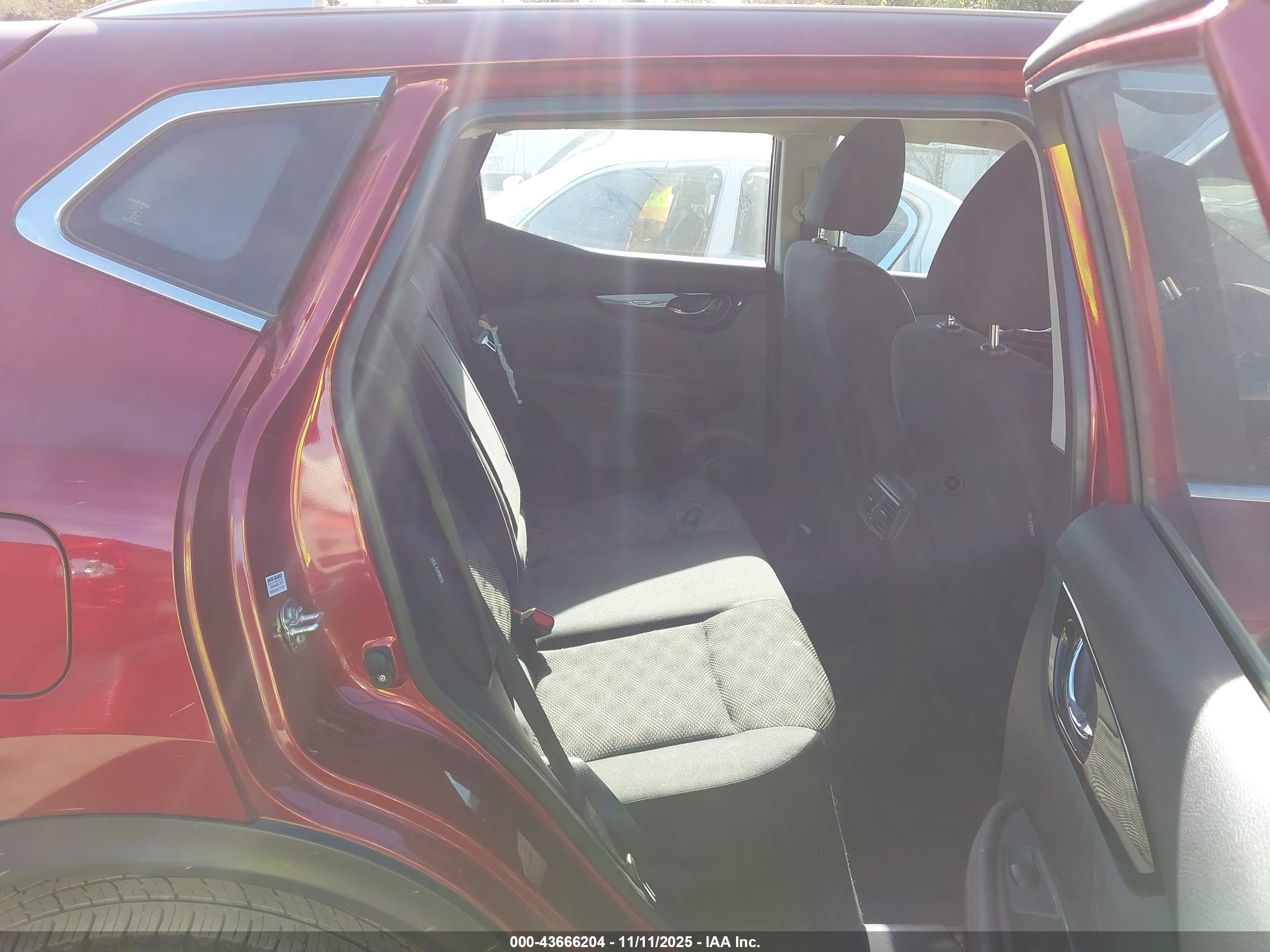 NISSAN ROGUE image 8