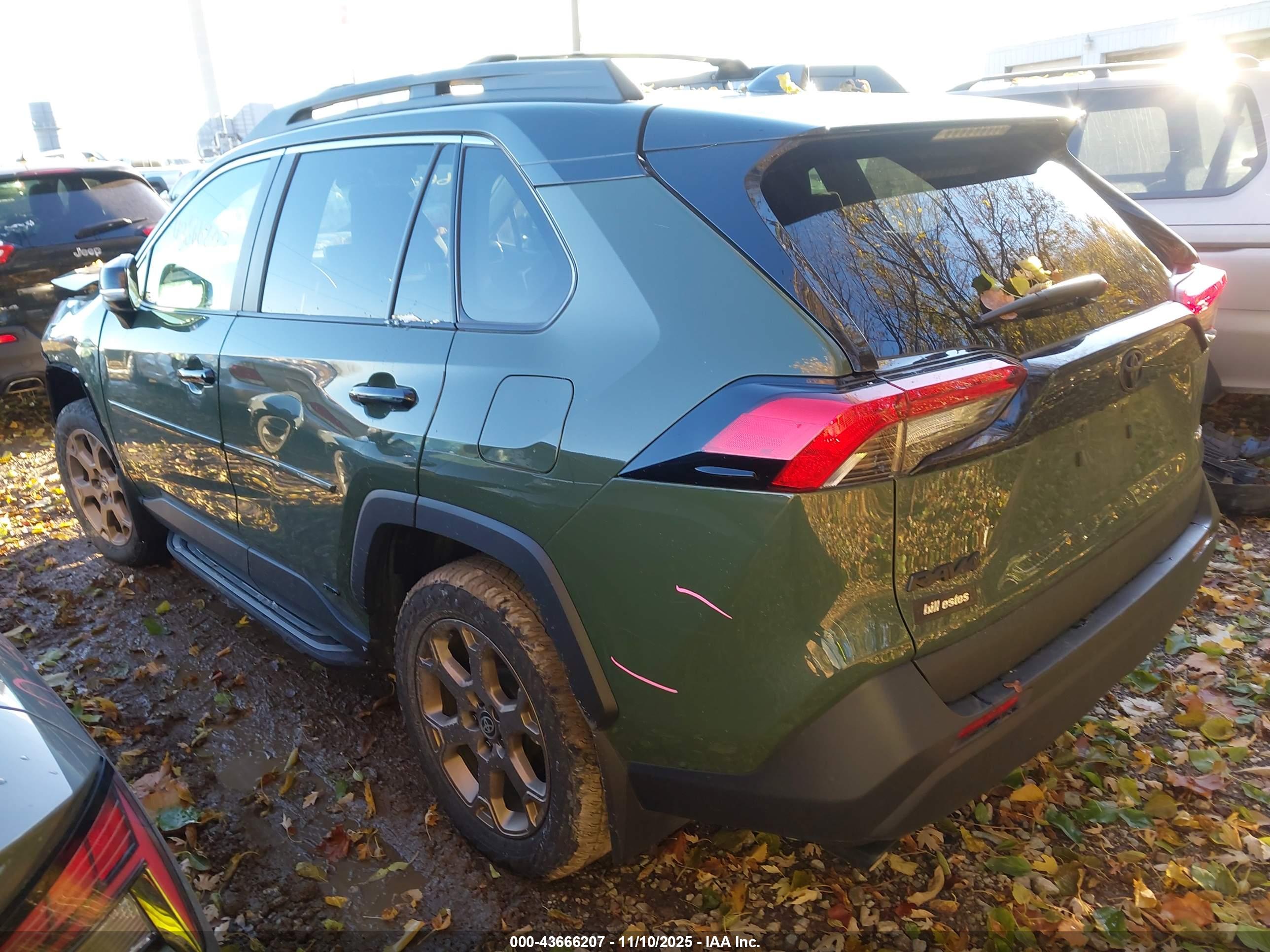 TOYOTA RAV4 image 3