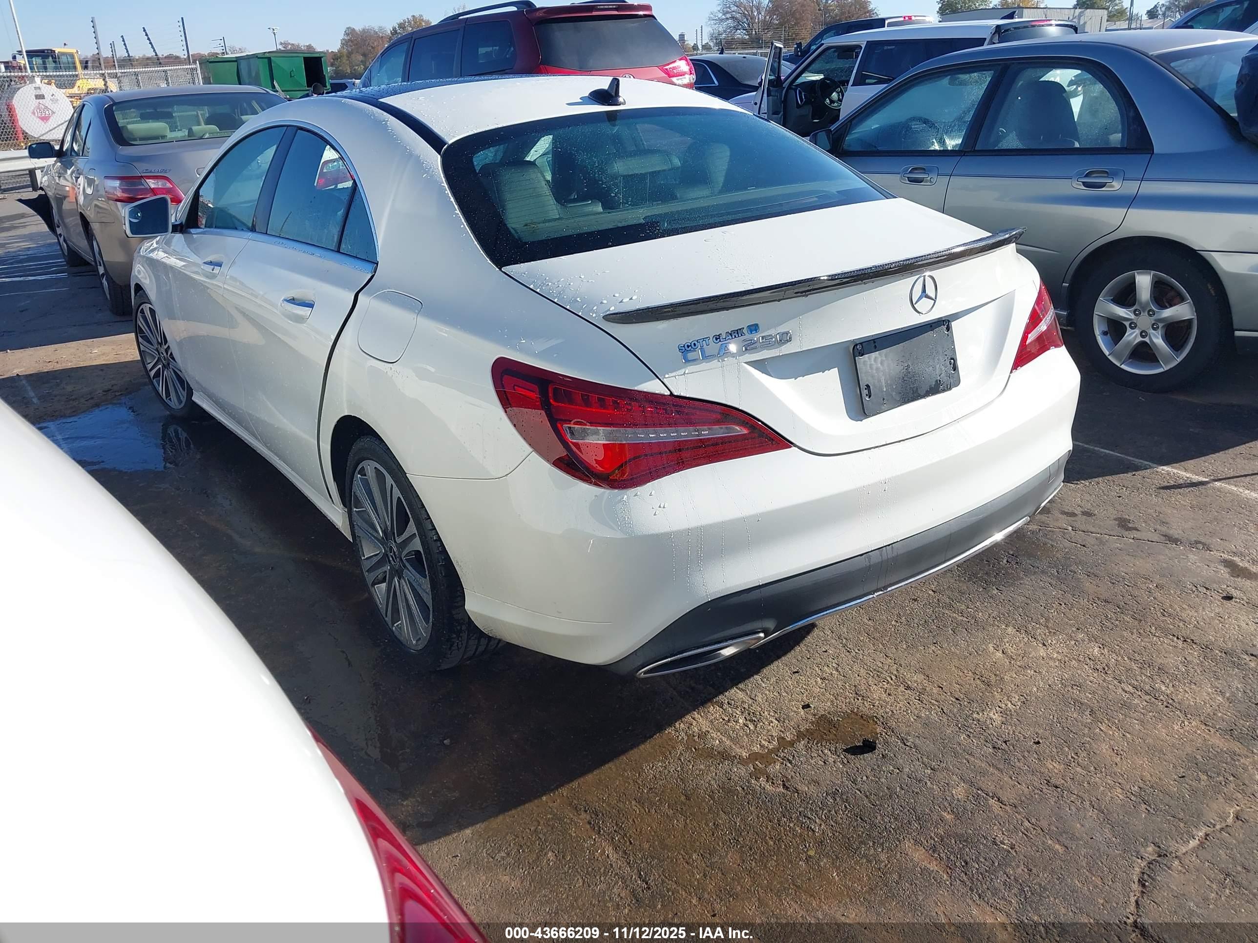 MERCEDES-BENZ CLA image 3