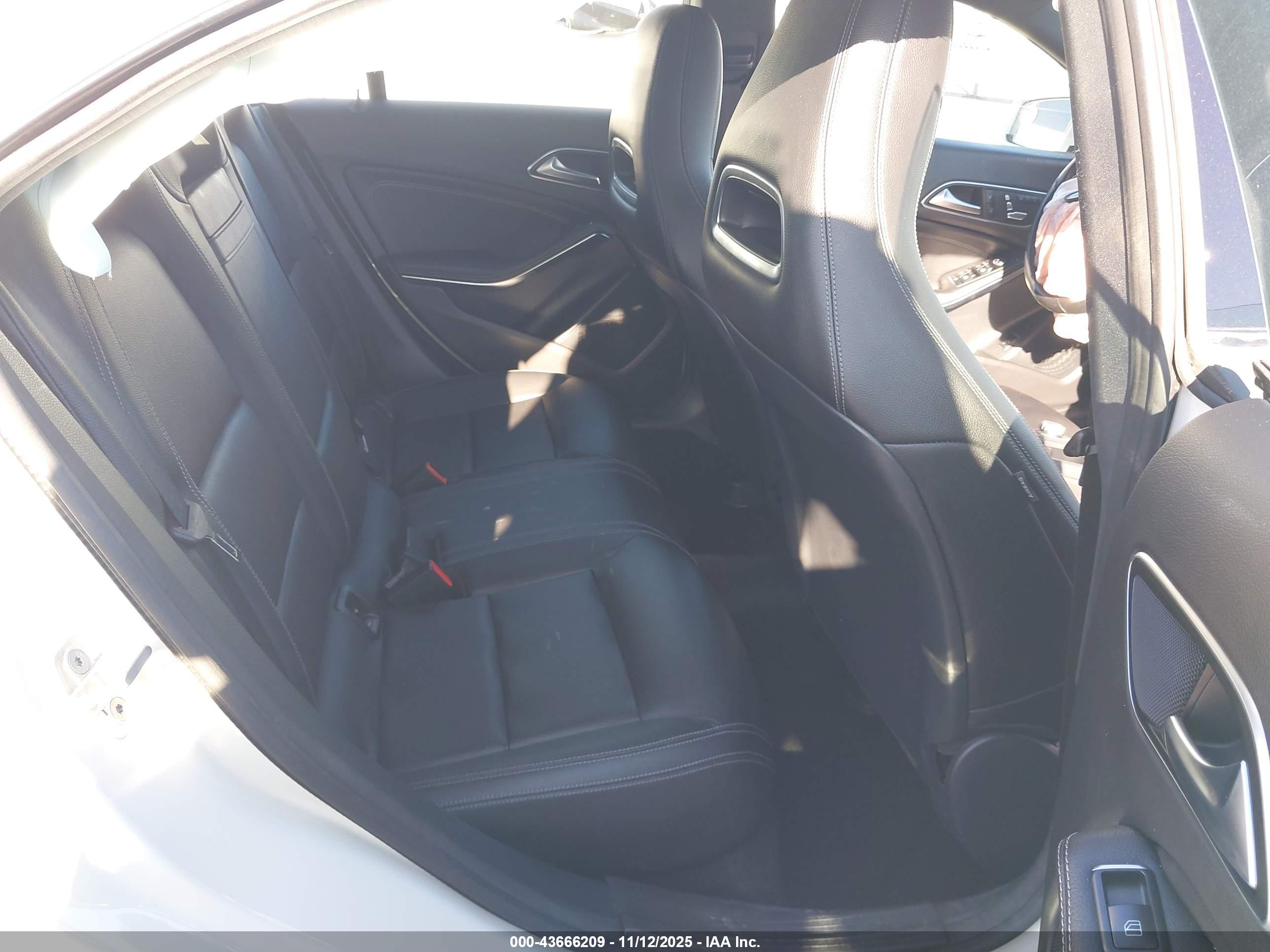MERCEDES-BENZ CLA image 8