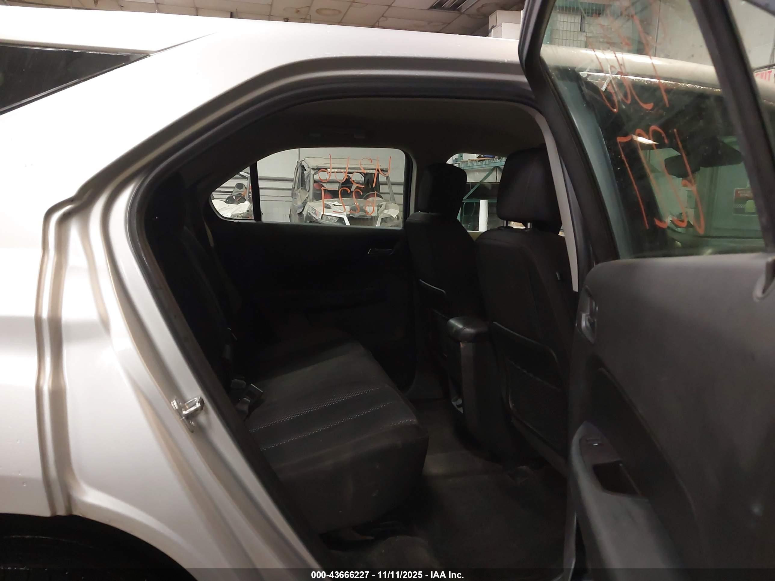CHEVROLET EQUINOX image 8