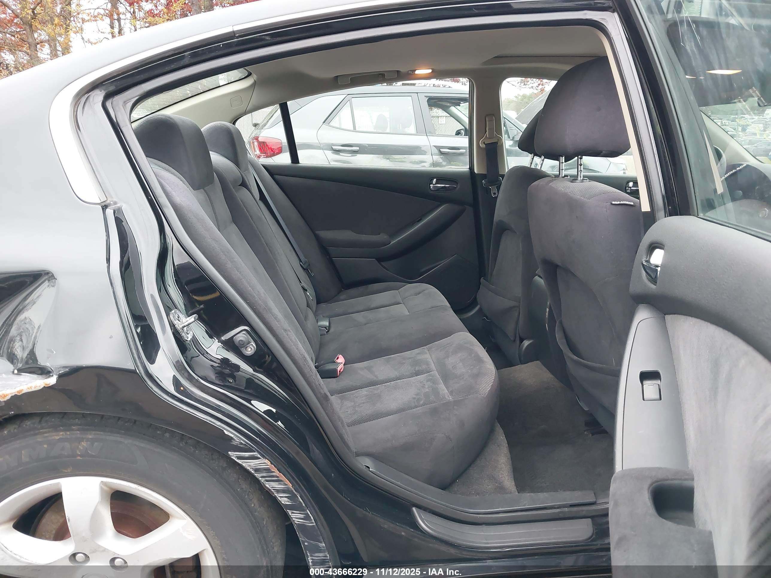 NISSAN ALTIMA image 8