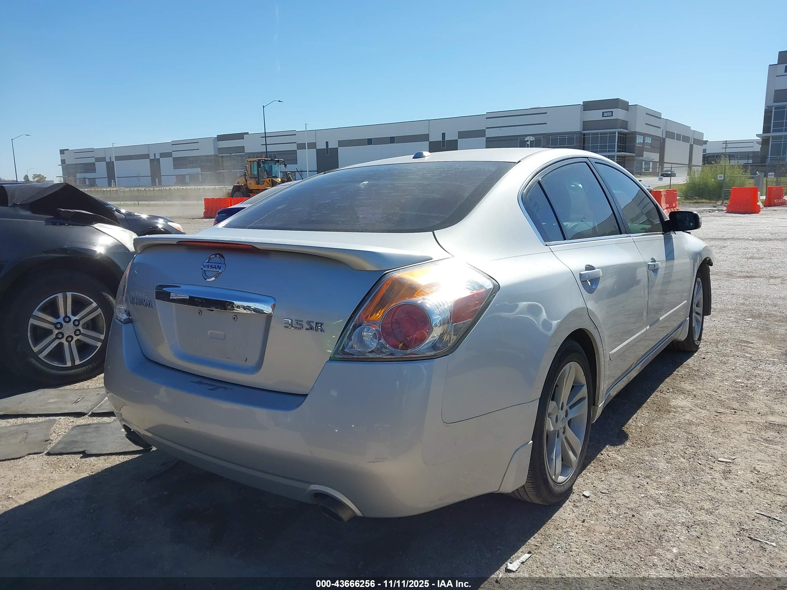 NISSAN ALTIMA image 4